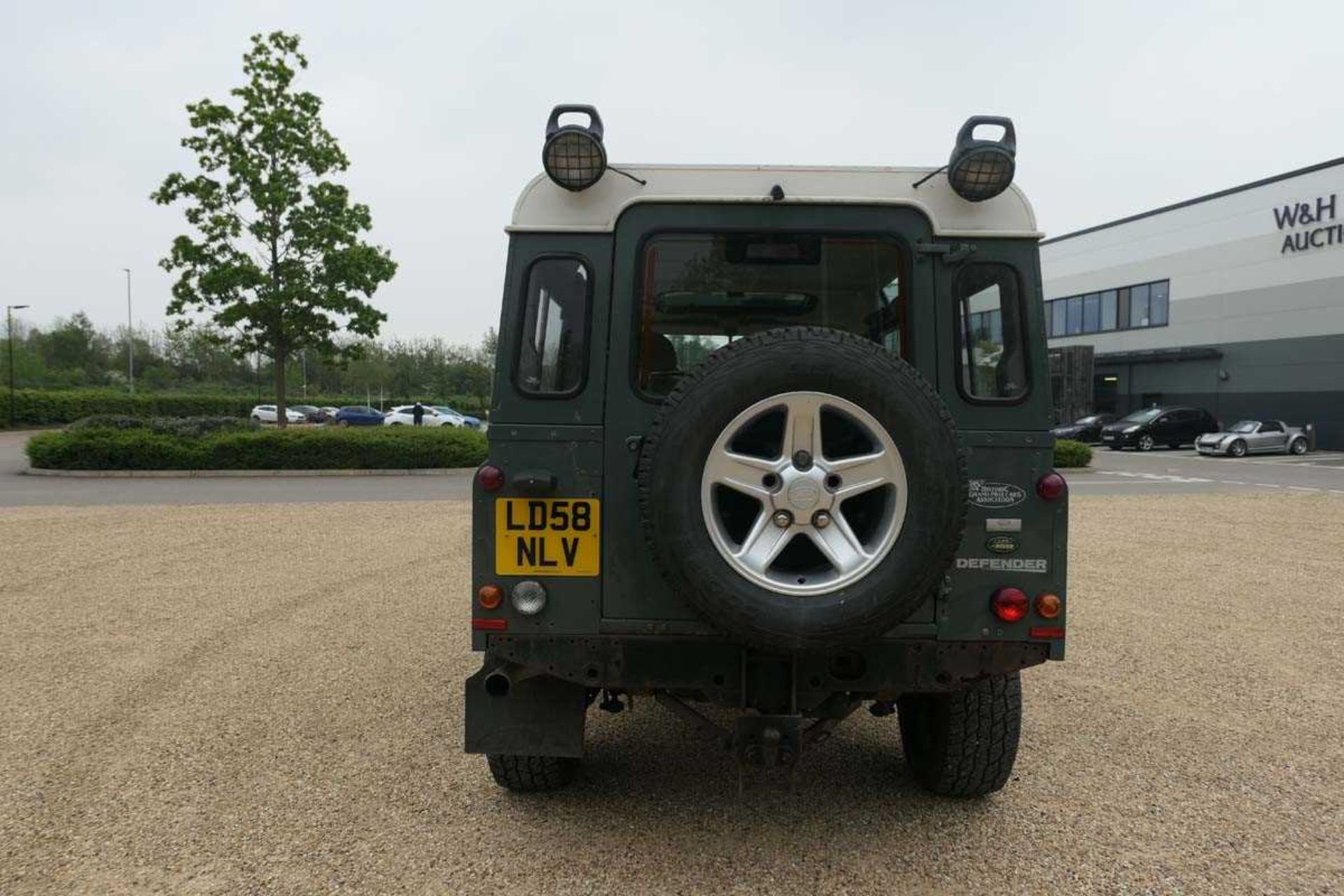 (LD58 NLV) 2008 Land Rover Defender 110 LWB station wagon estate in green, 2402cc diesel, 6-speed - Image 18 of 20