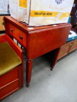 Victorian mahogany Pembroke table