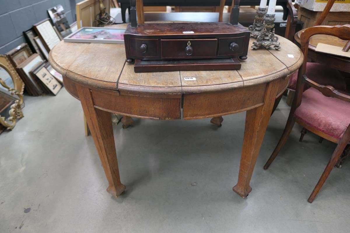 Oak wind out dining table No winder or leaf