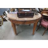 Oak wind out dining table No winder or leaf