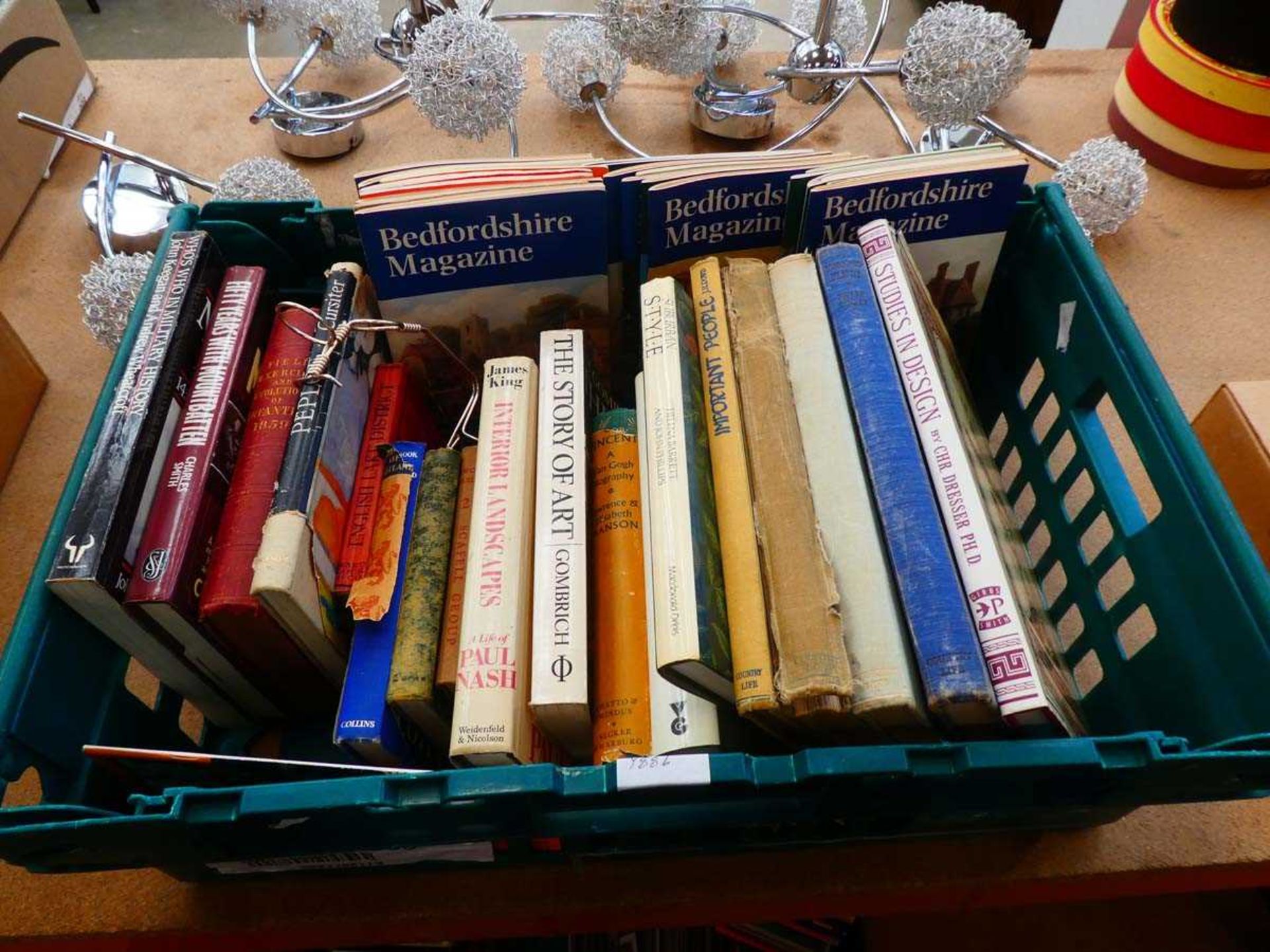 Box of Bedfordshire magazines, design books etc
