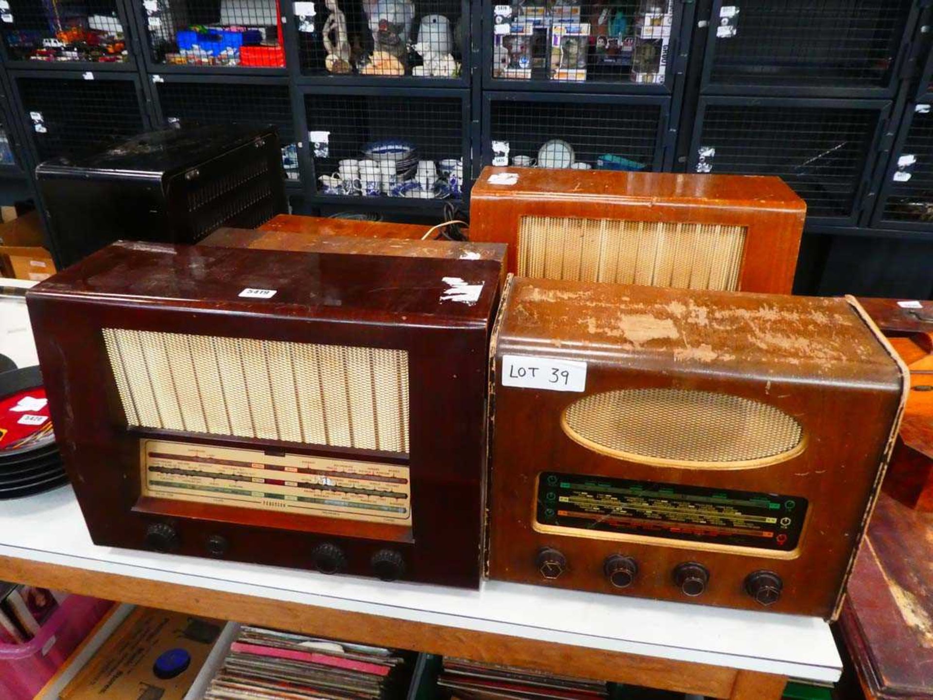 7 assorted vintage radios