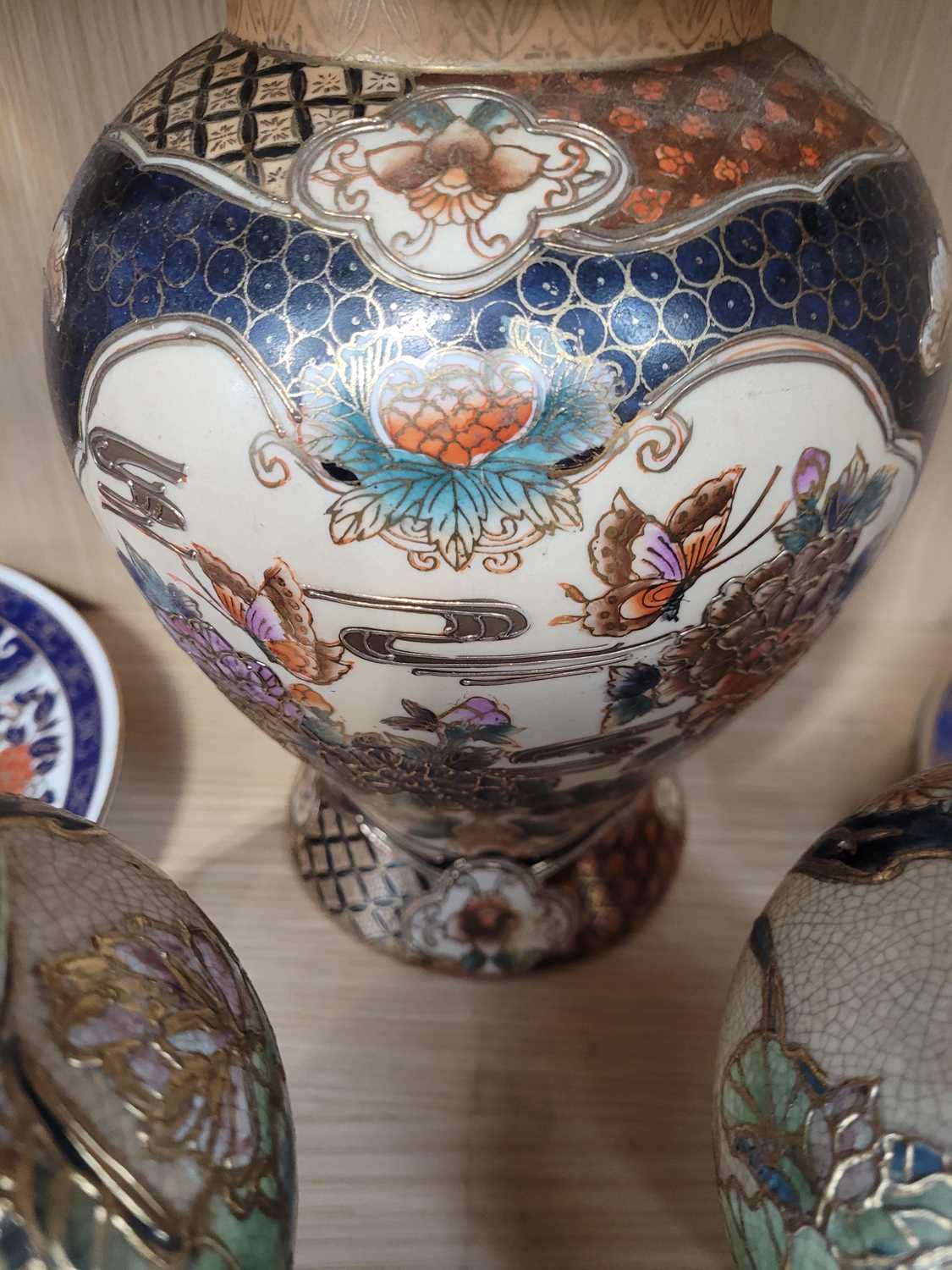Quantity of Imari plates and trinket box to include lidded pots and oriental ginger jars Few - Image 6 of 9