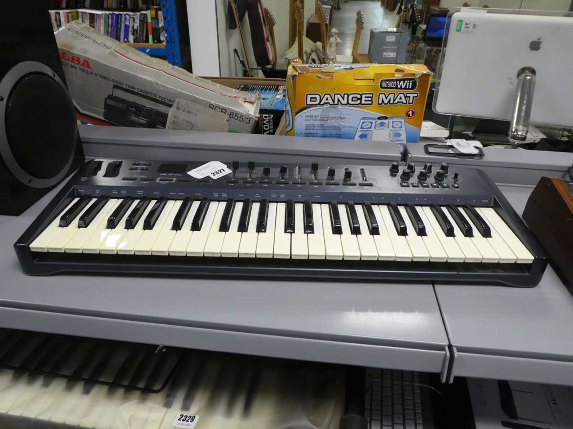 +VAT M-audio oxygen 49 3rd generation keyboard