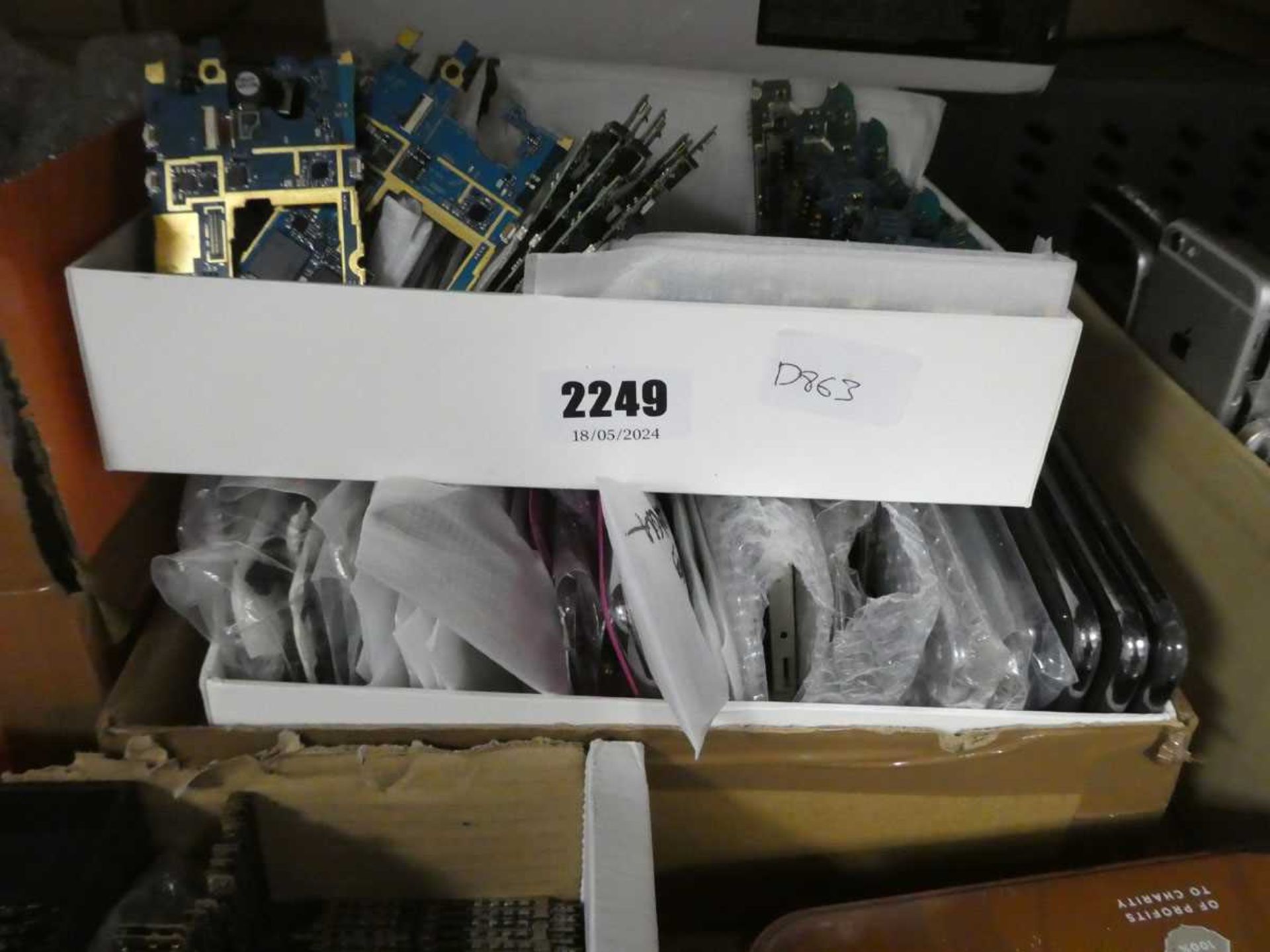 2 x boxes of Samsung Galaxy motherboards, parts and phones for spares and repairs