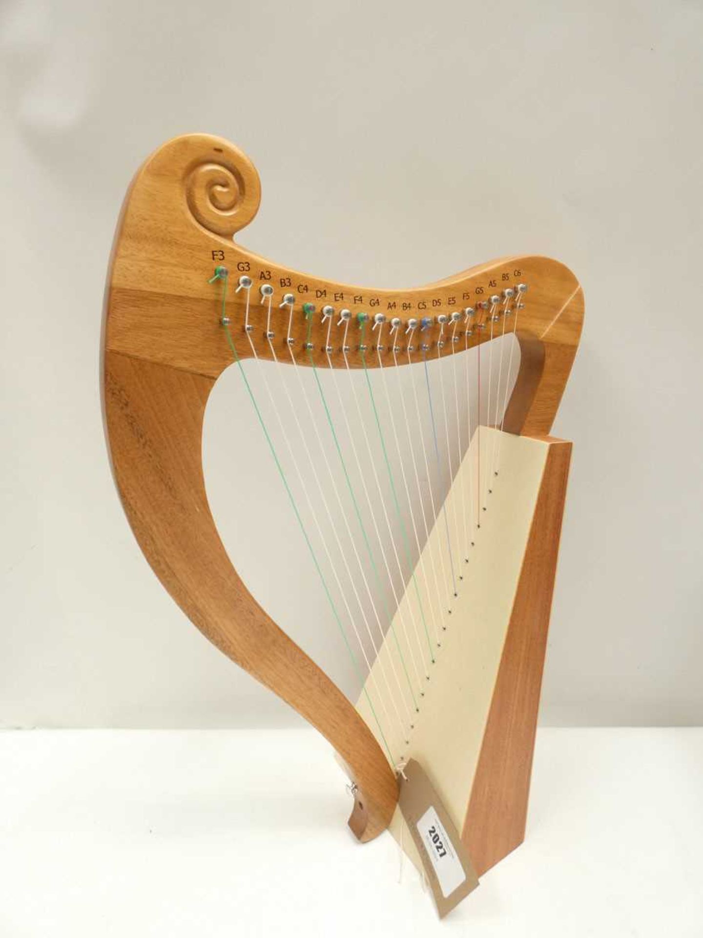 +VAT 19 string harp