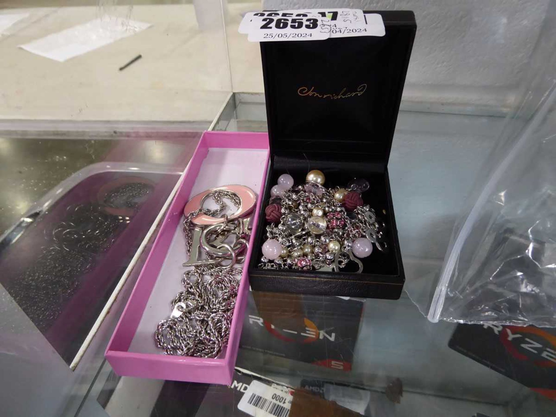 Selection of jewellery items