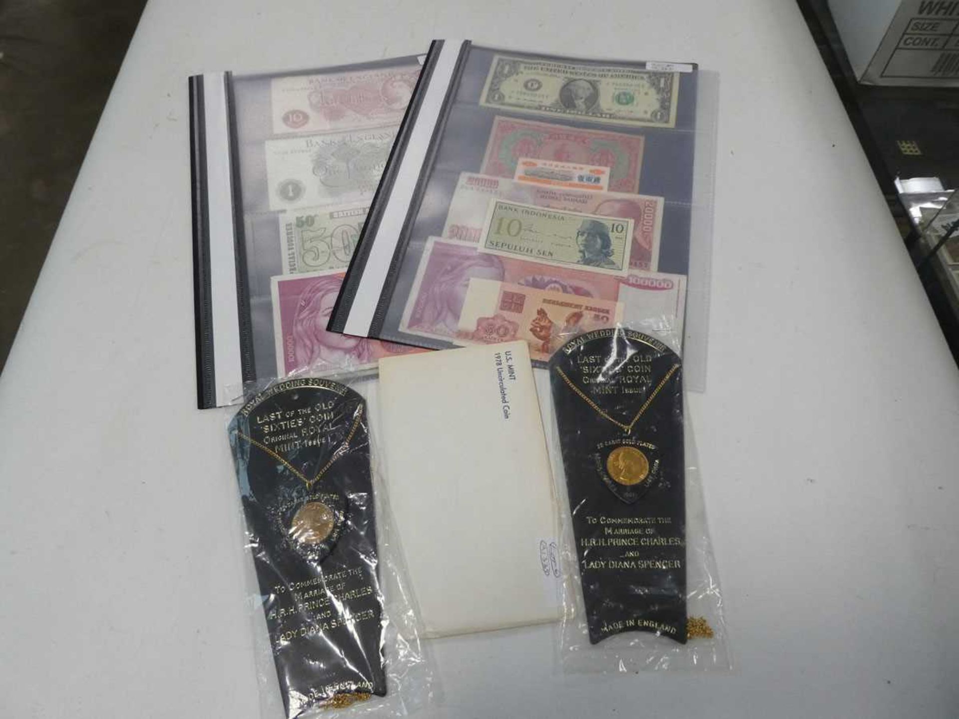 (6) 2 folders of bank notes, Royal Wedding souvenir coins and other coins