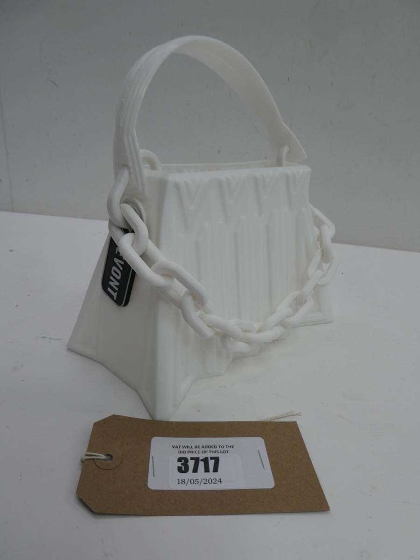 +VAT Yevont Retro 3D handbag in white
