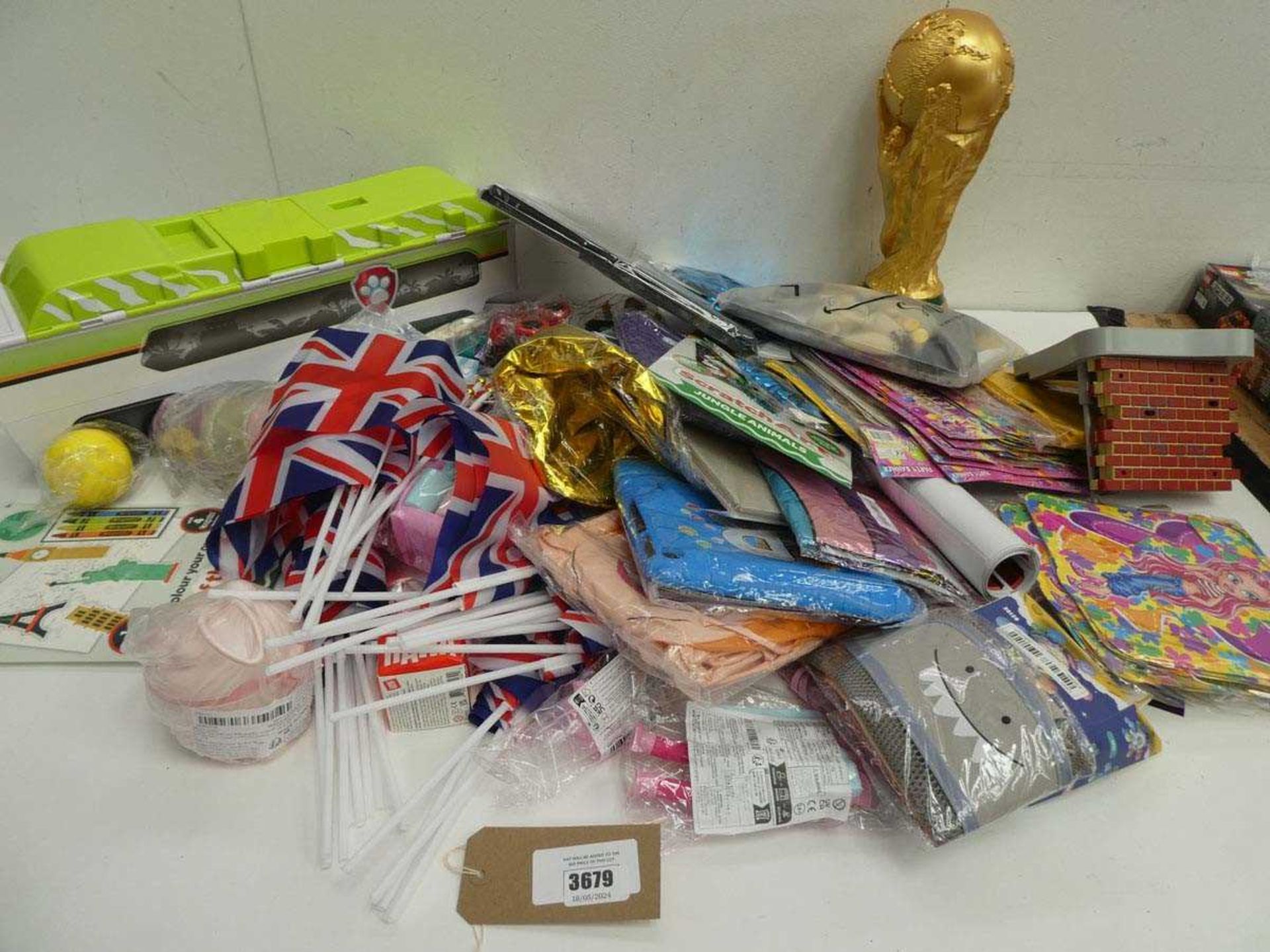 +VAT Large bag of novelty toys, party accessories, inflatables etc