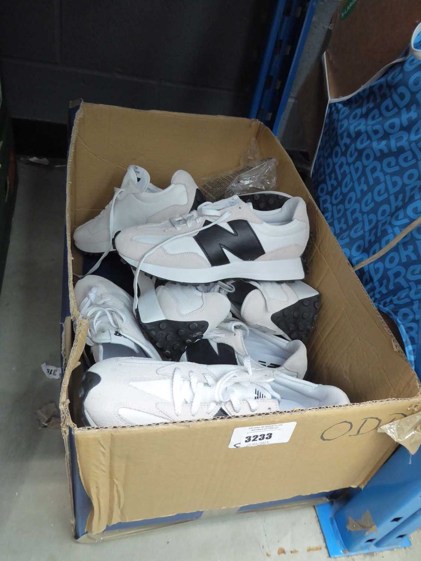 +VAT Box of New Balance shoes - all odd