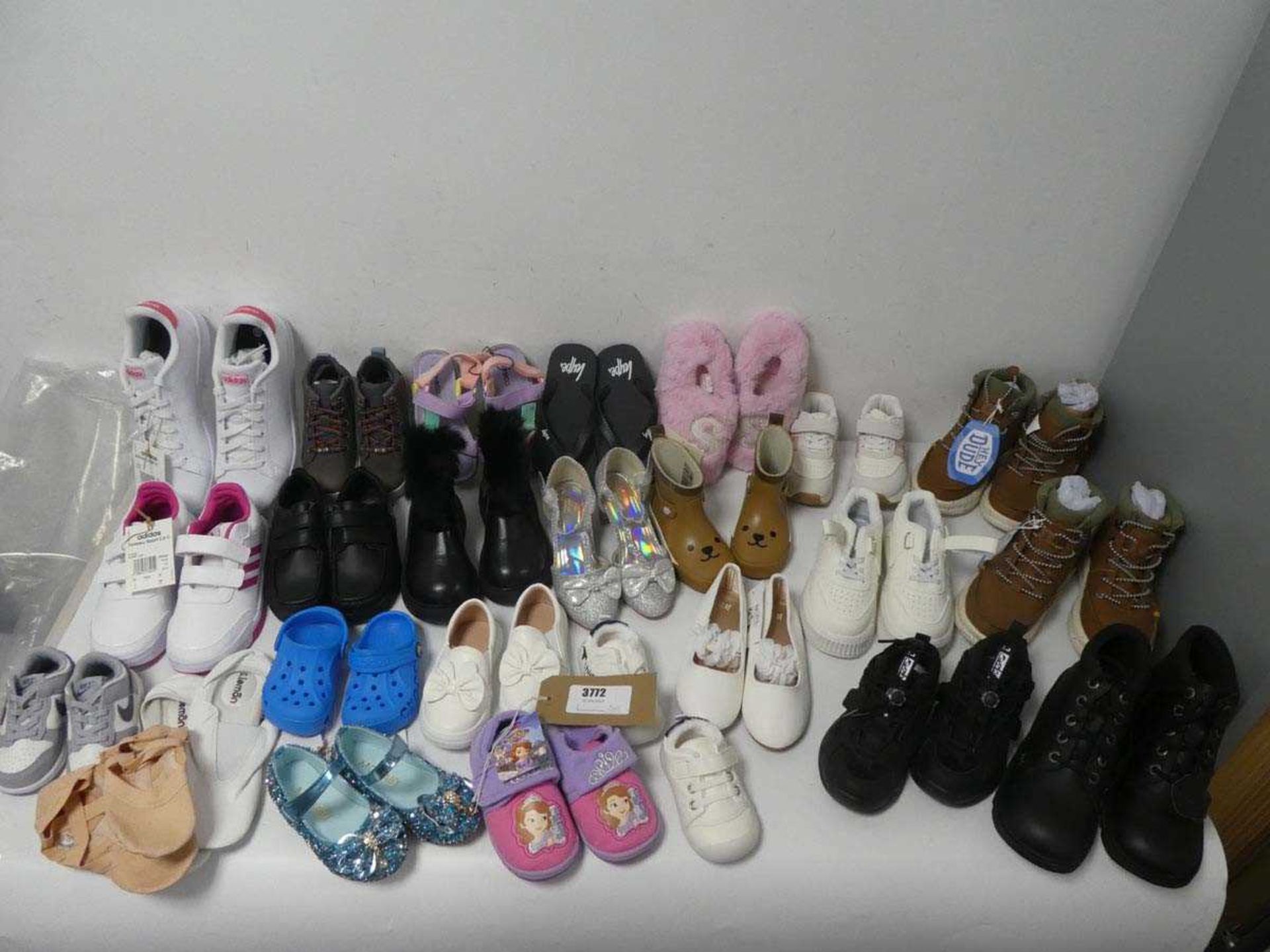 25 x pairs of kids/junior shoes of various styles and sizes, includes- Adidas, Nike, Crocs