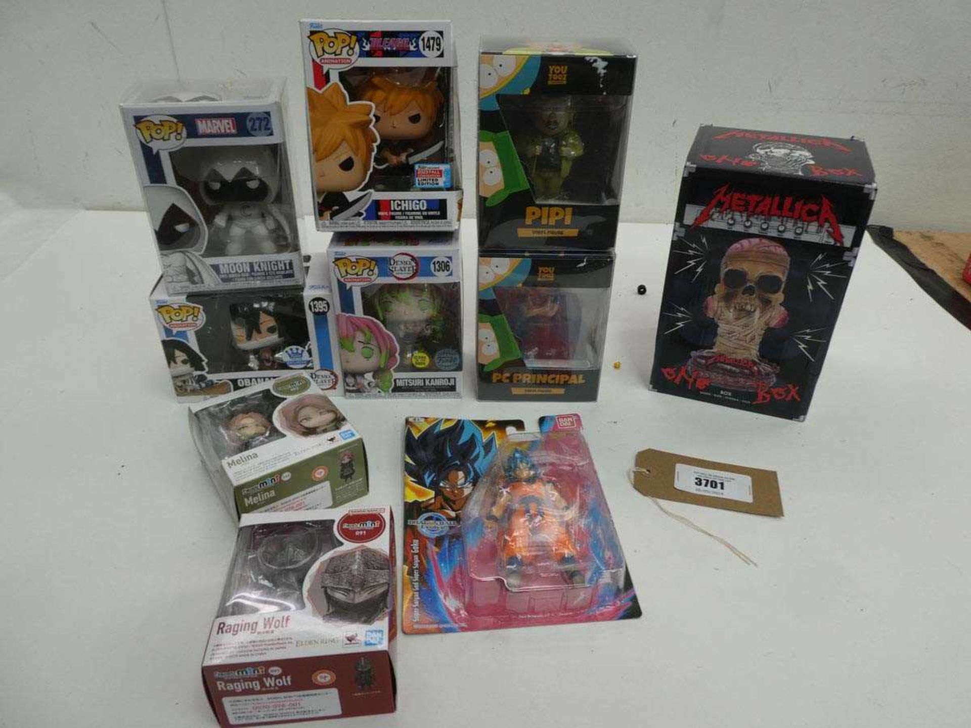 +VAT Collectable figures including Pop! vinyl and You Tooz and Metallica One Box skull figure