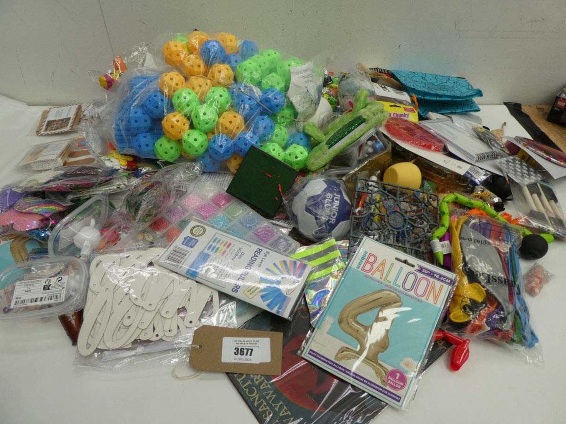+VAT Large bag of novelty toys, play tent frame, stickers, balloons, fidget toys, craft