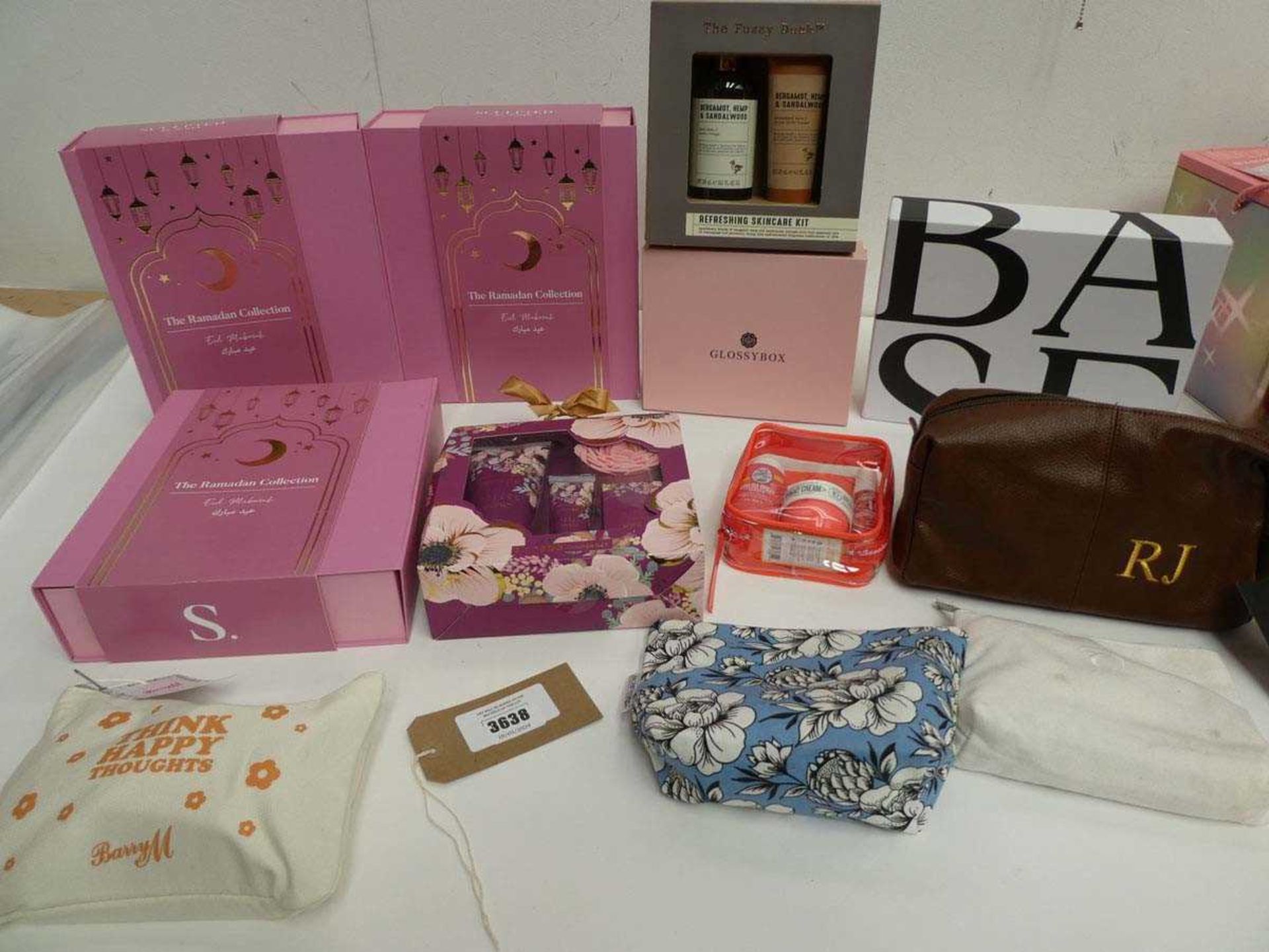 +VAT 12 toiletry gift sets including The Ramadam Collection, Fuzzy Duck, BASE, Barry M etc