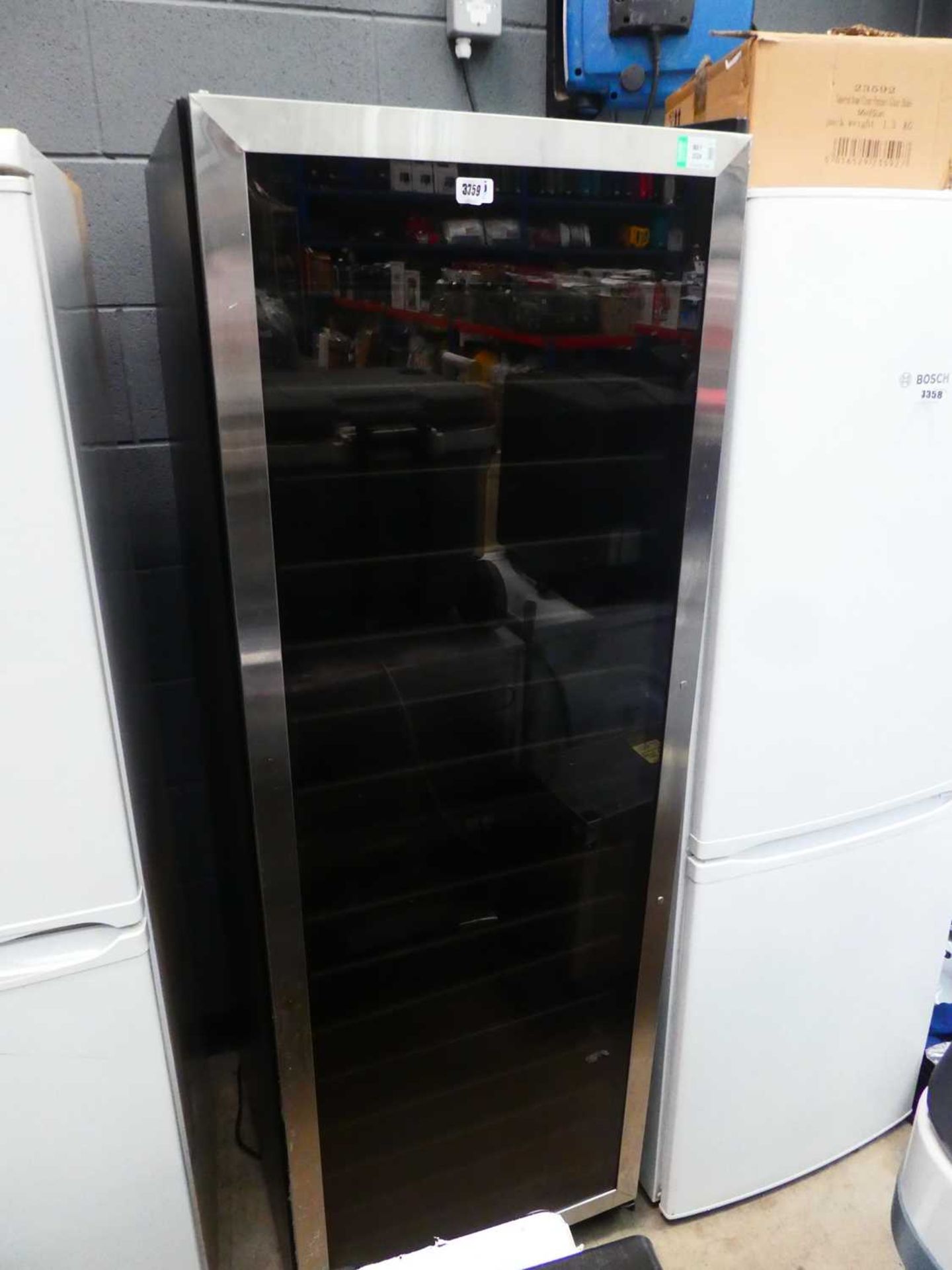 Large single door wine fridge/cooler