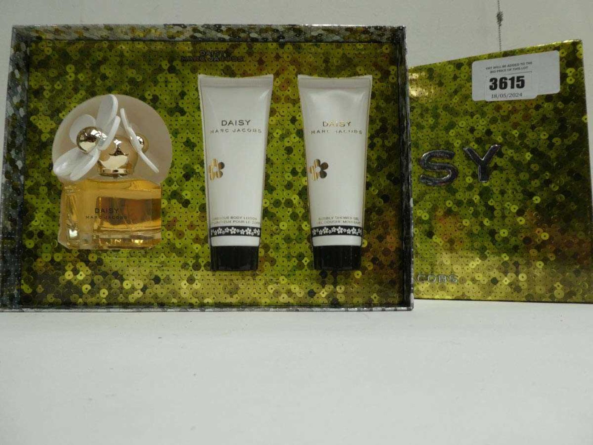 +VAT Marc Jacobs Daisy 50ml edp, Body lotion 75ml & shower gel 75ml gift box set