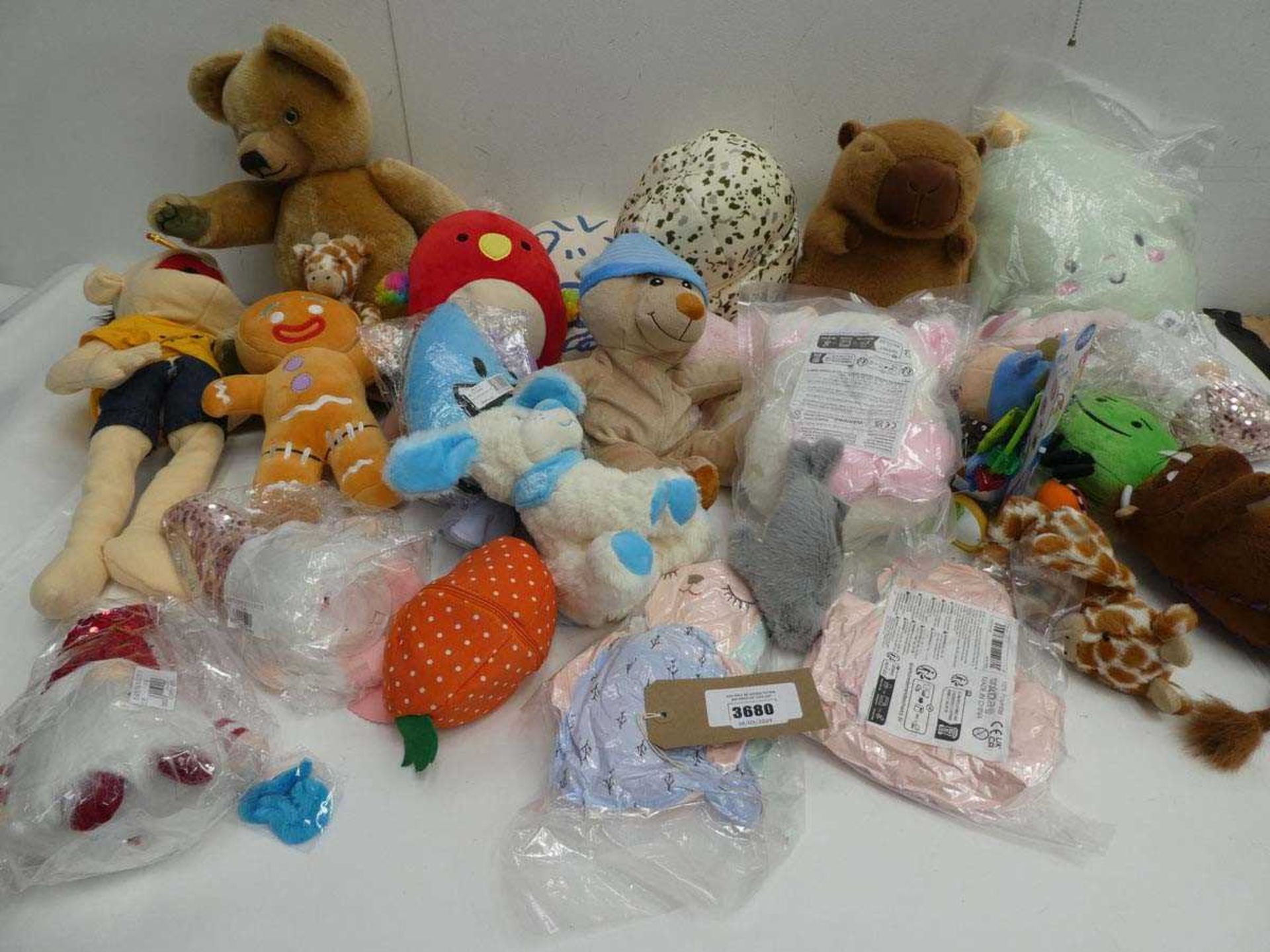 +VAT Selection of soft toys including Harrod growling bear, Squishmallows, Jellycat etc