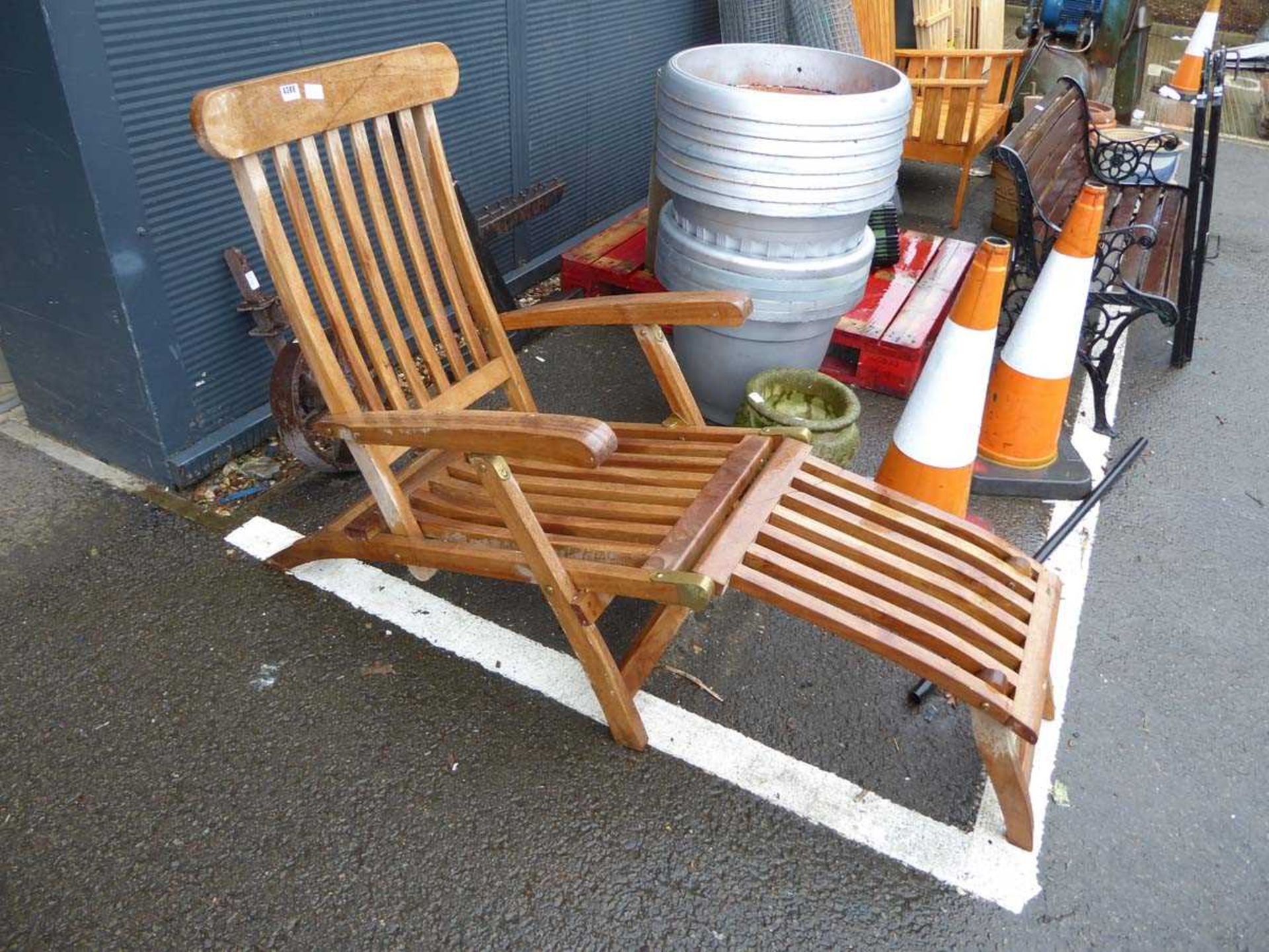 Wooden garden steamer chair