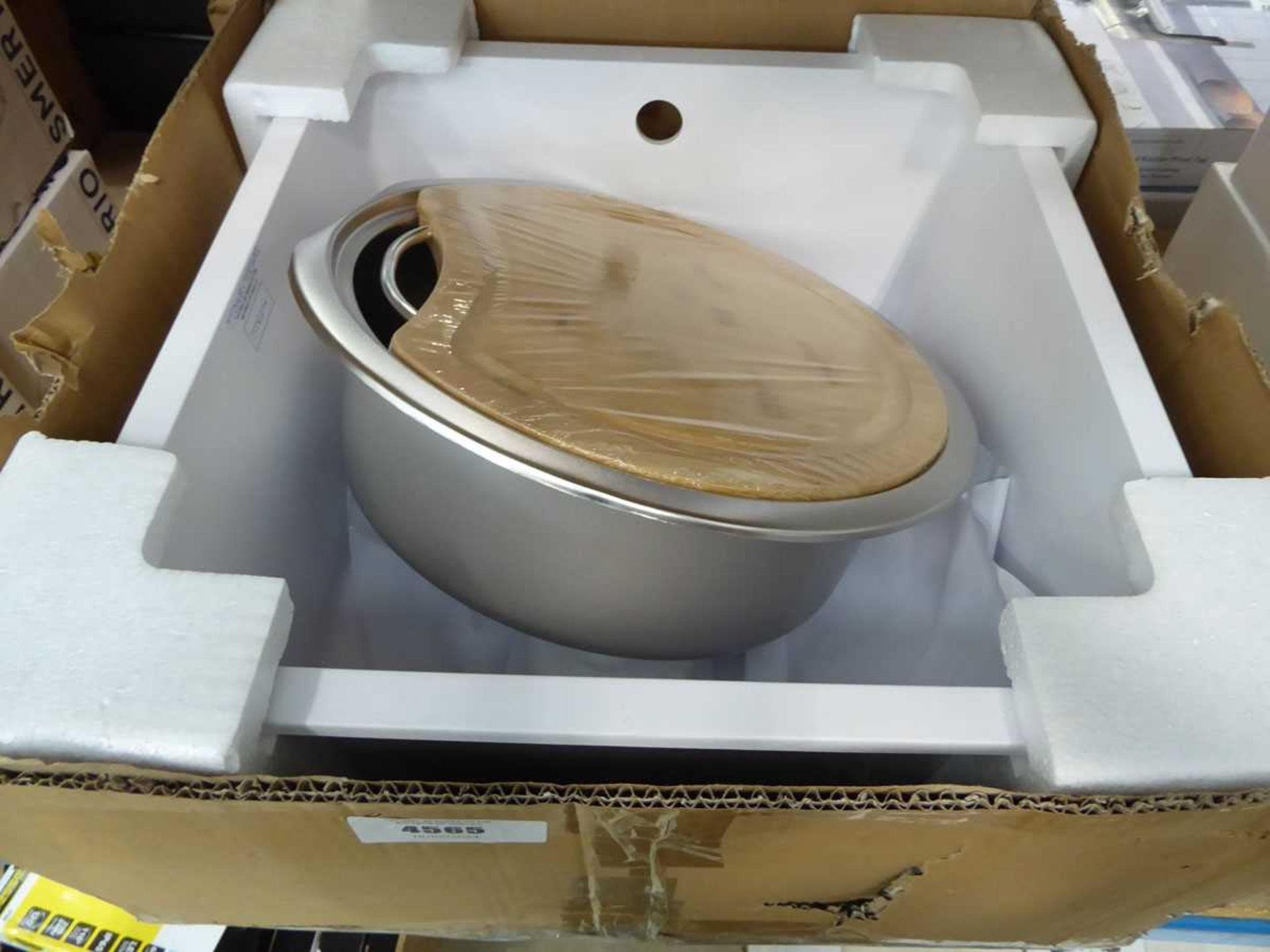 +VAT White round sink and kitchen sink with chopping board