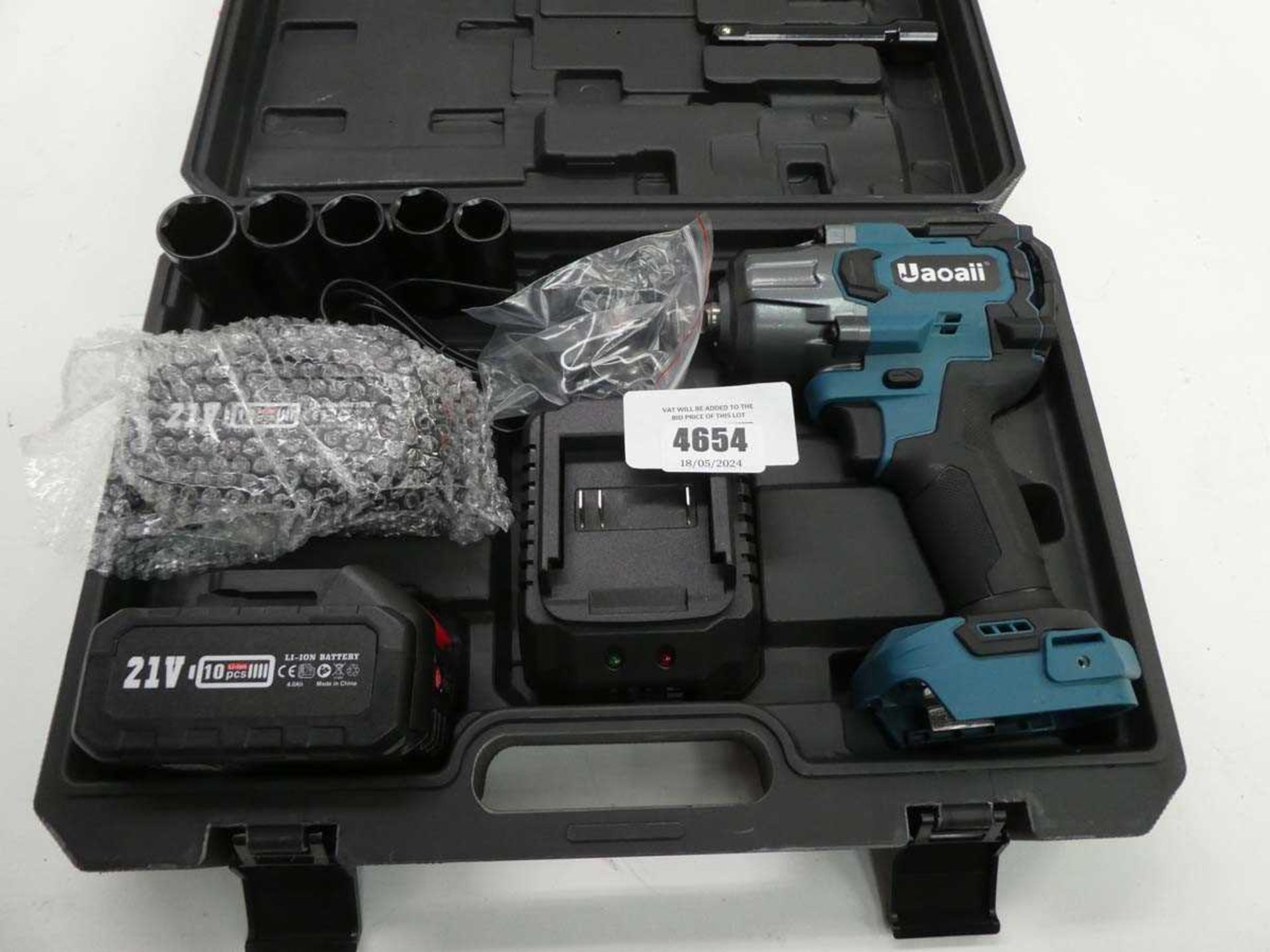 +VAT Uaoaii cordless impact wrench and accessories