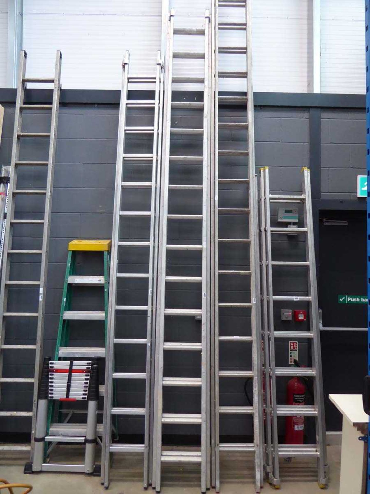Double sectioned aluminium ladder