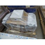 Pallet containing toilet pans and 1 cistern