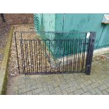 Double metal driveway gate