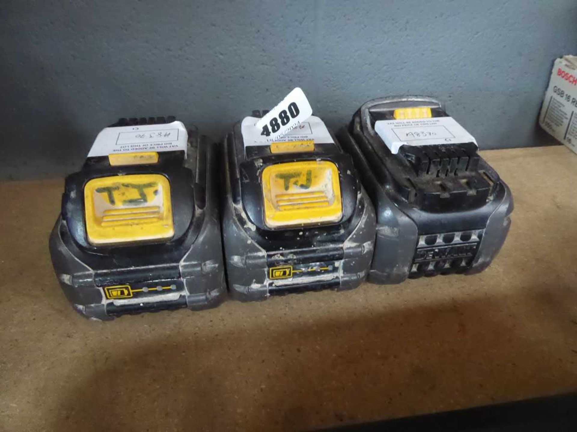 +VAT 3 DeWalt 18v batteries