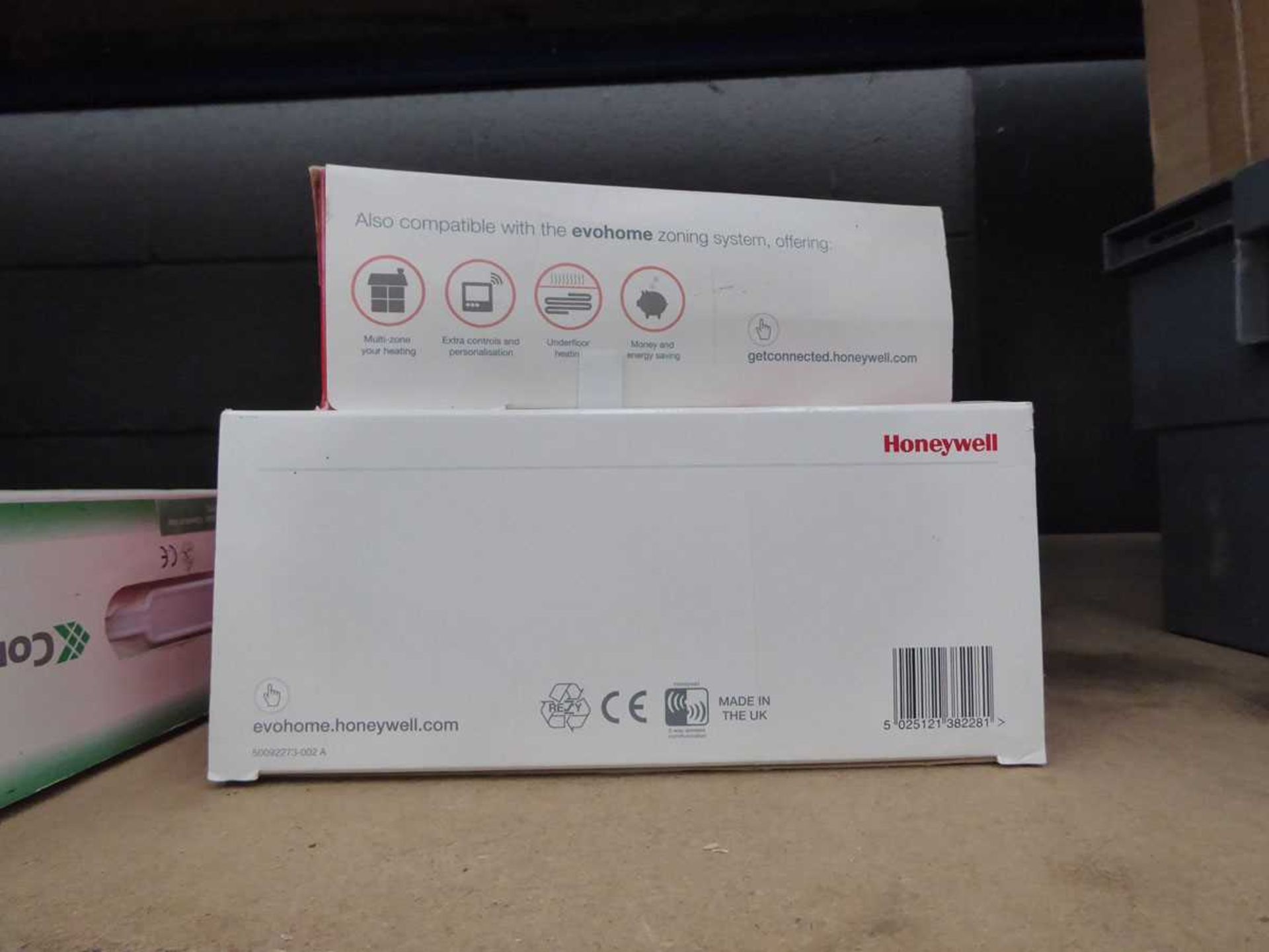 Comelit house telephone, Honeywell single zone thermostat, and Honeywell mobile access kit - Image 3 of 3