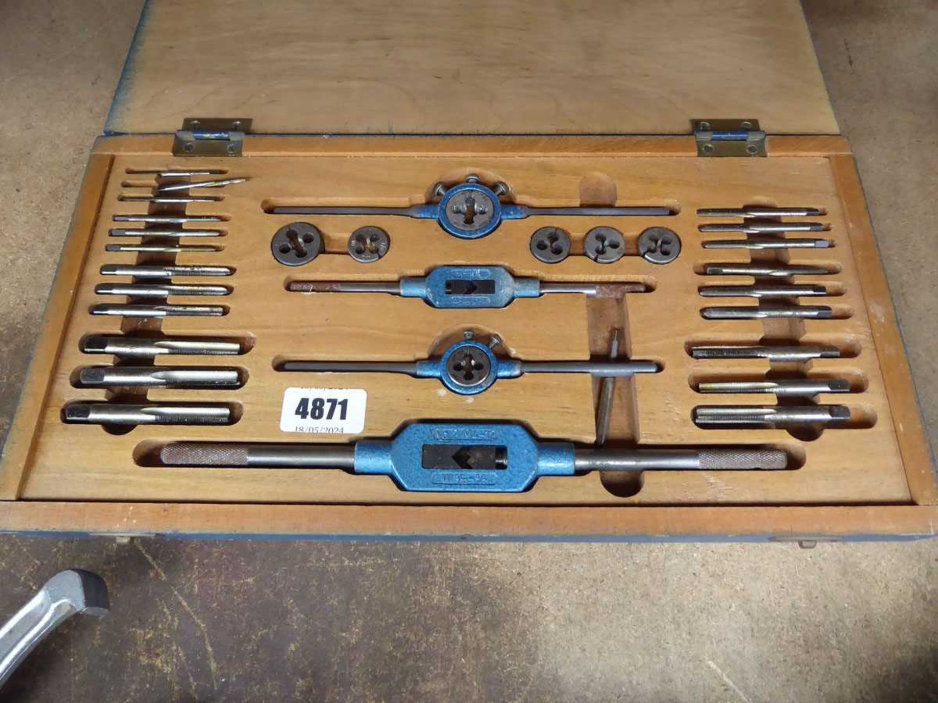 Tap and die set