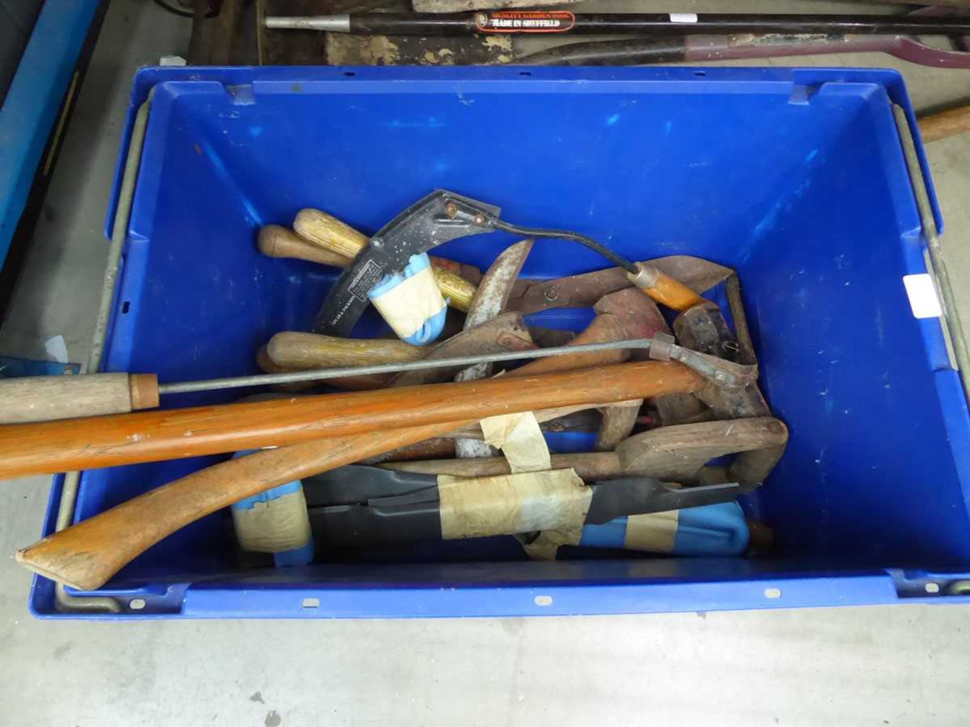 Bucket of assorted tools and quantity of garden tools - Image 2 of 3