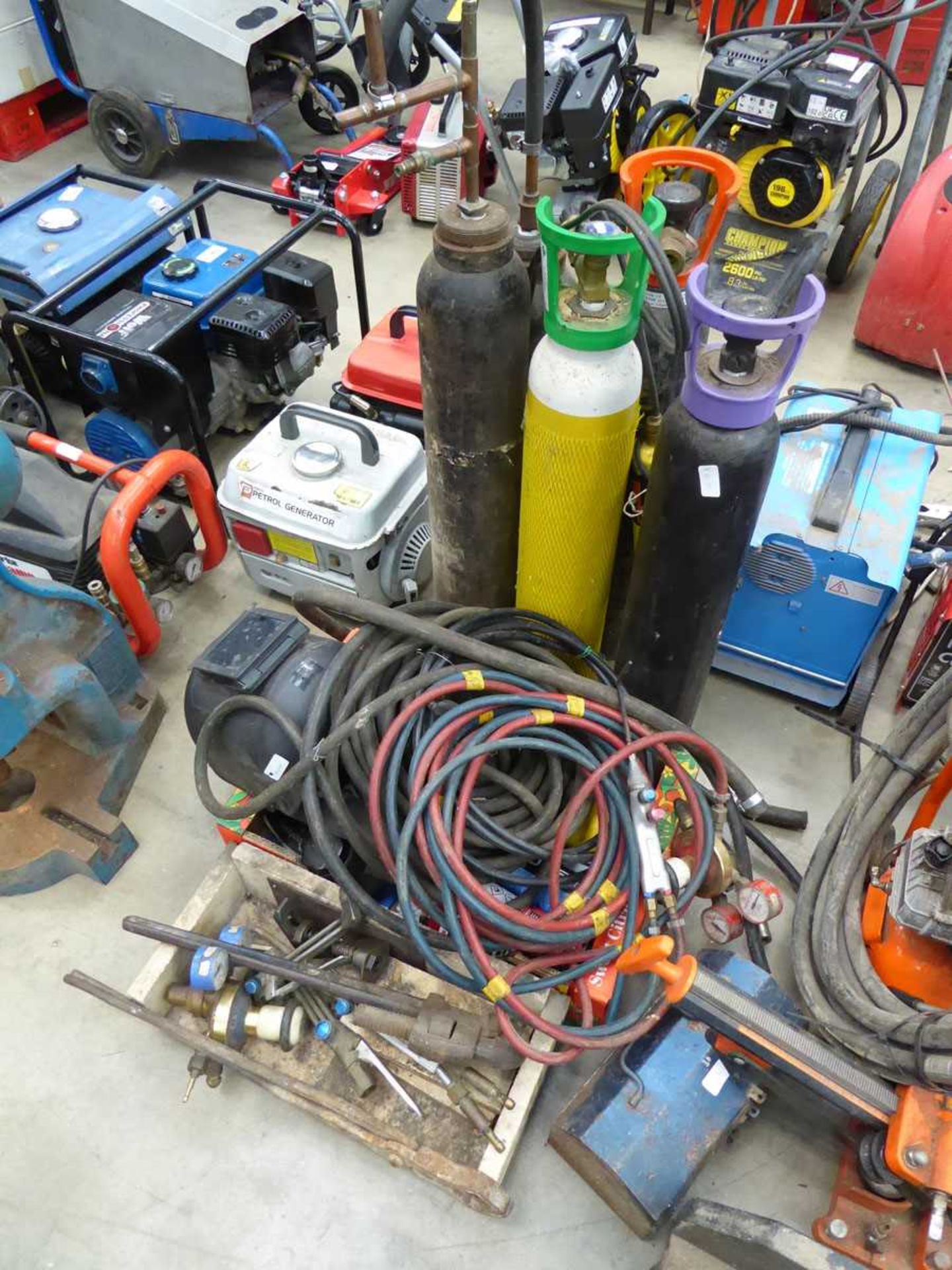 Qty of Oxy Acetylene welding regulators, masks and hoses