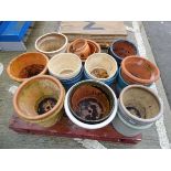 Pallet of assorted pots