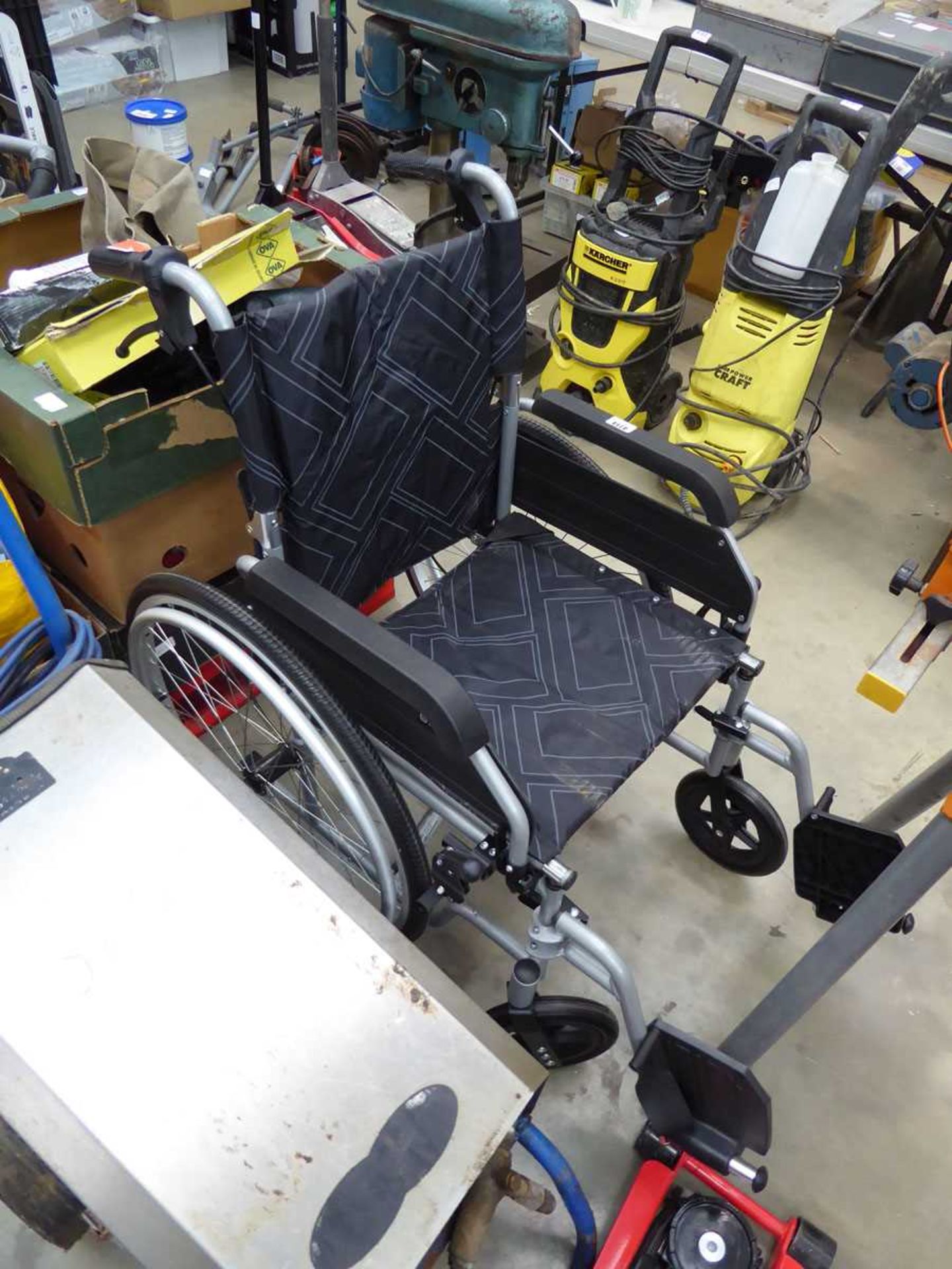 Fold up wheelchair