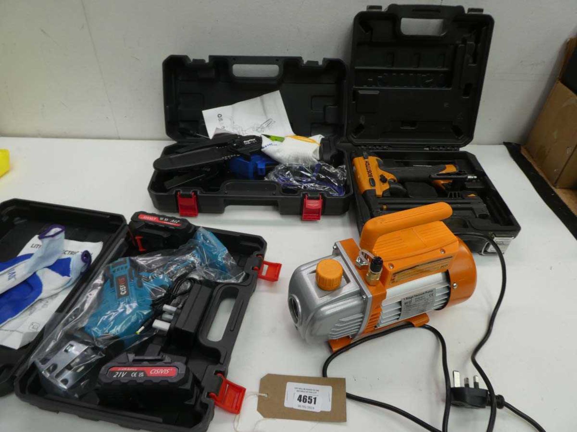 +VAT Reciprocating saw, mini chain saw, stapler and vacuum pump