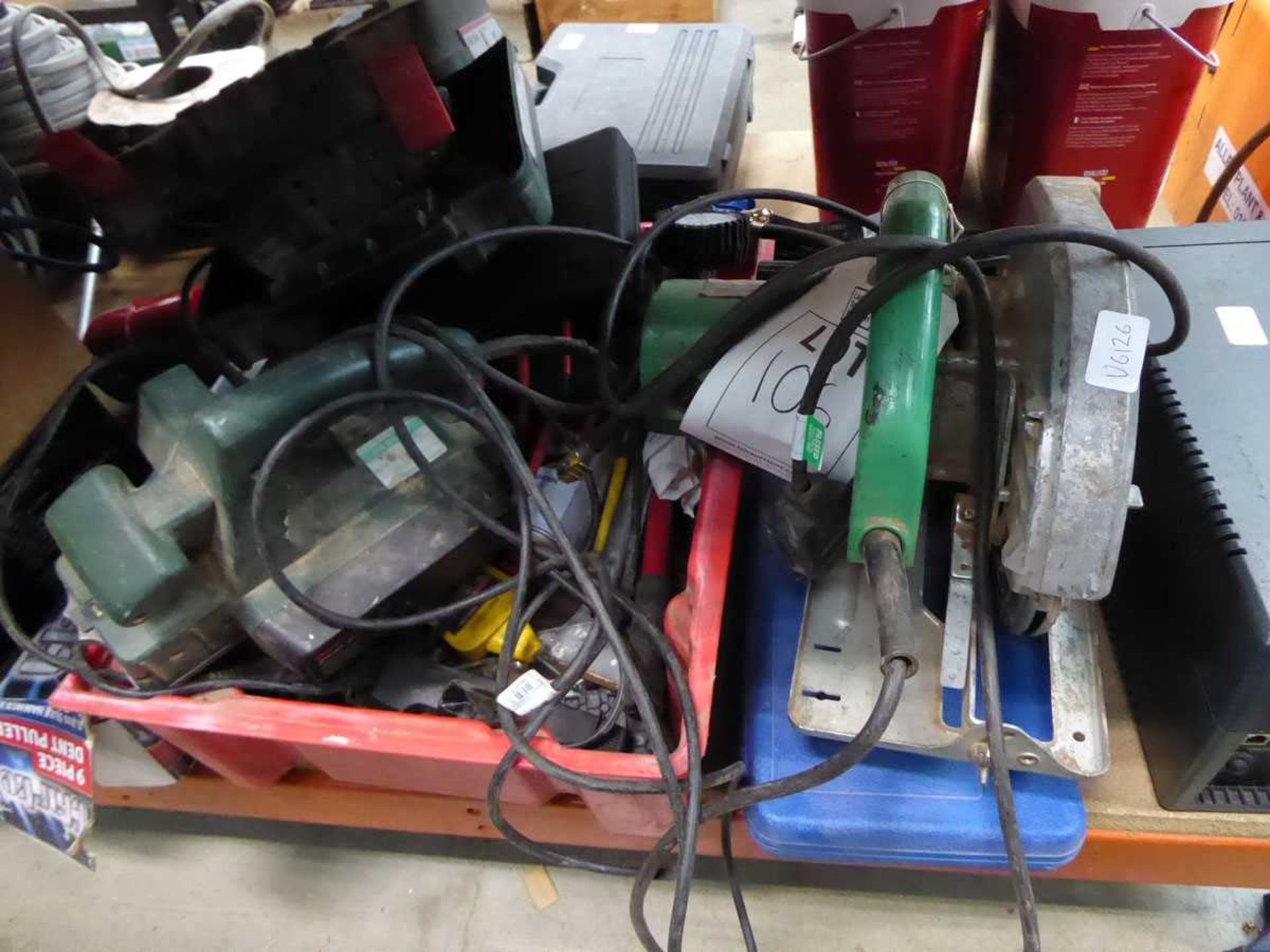 Underbay of assorted tools including plane, circular saw, drill boxes, sander, machine parts etc - Image 2 of 3