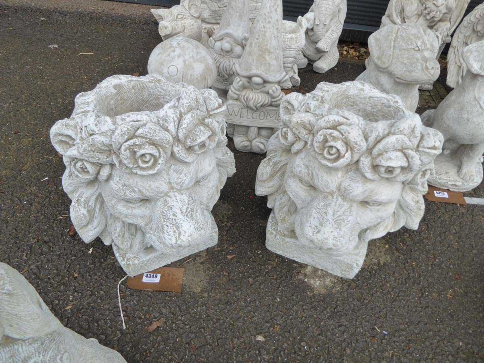 2 concrete lion heads