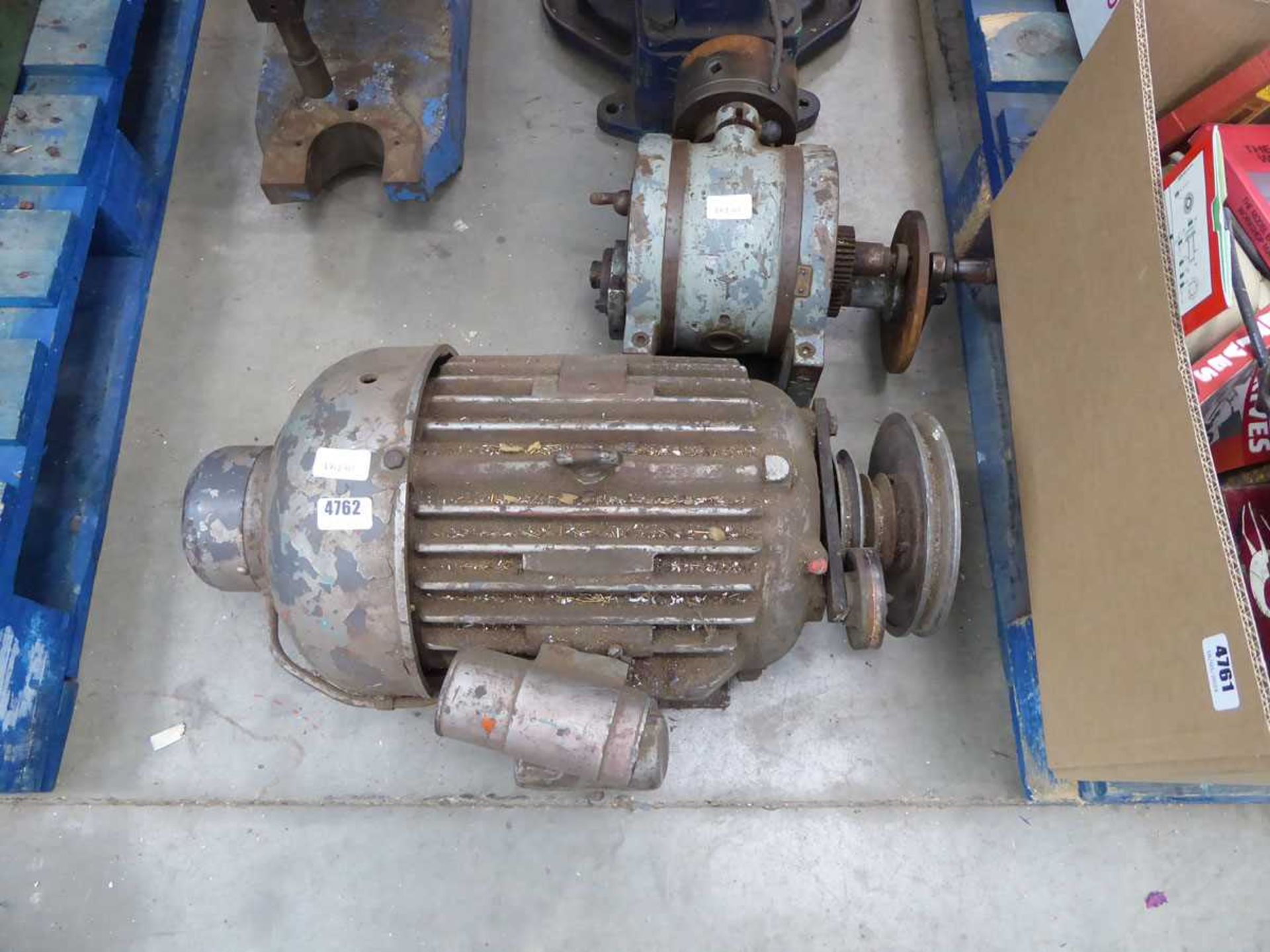 Large electric motor and a dividing head