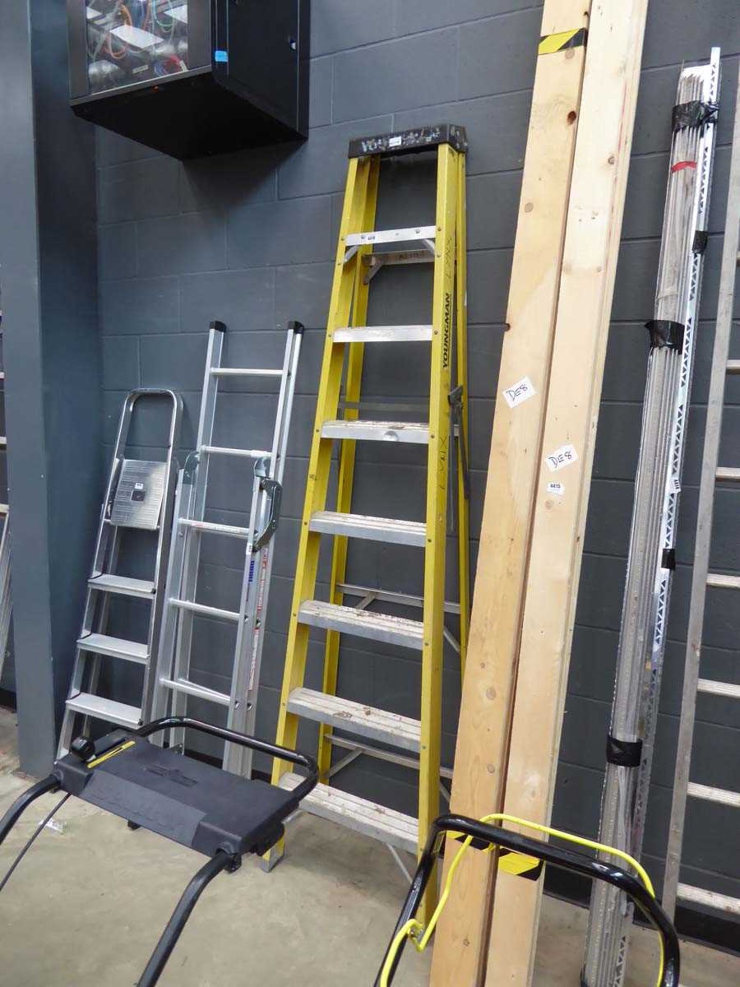 8 tread yellow and silver electricians style stepladder