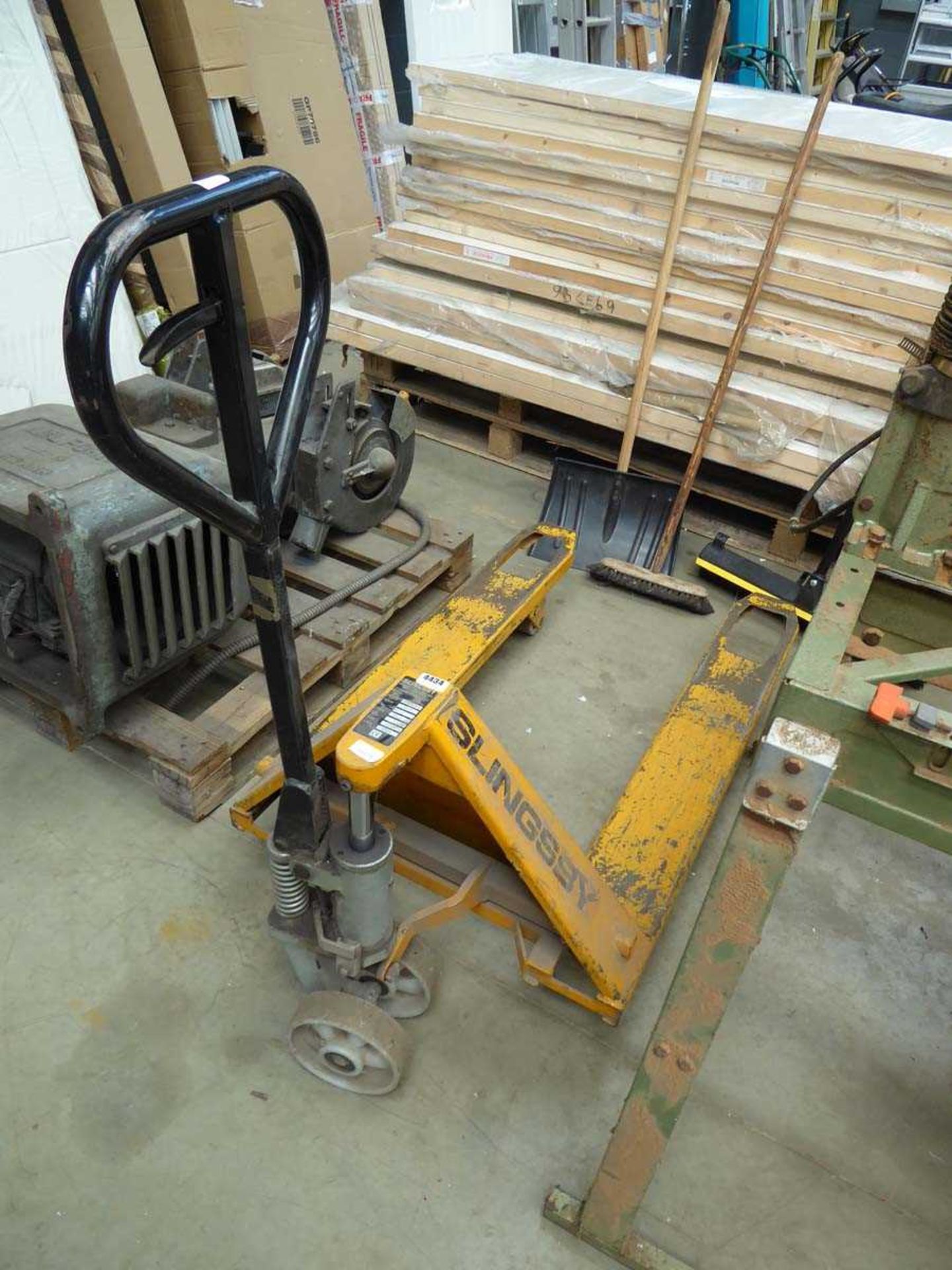 +VAT Yellow pallet truck - Image 2 of 2