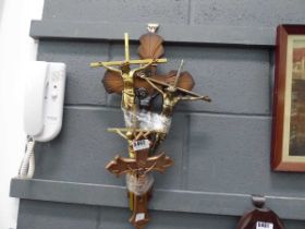 (1) Quantity of crucifixes