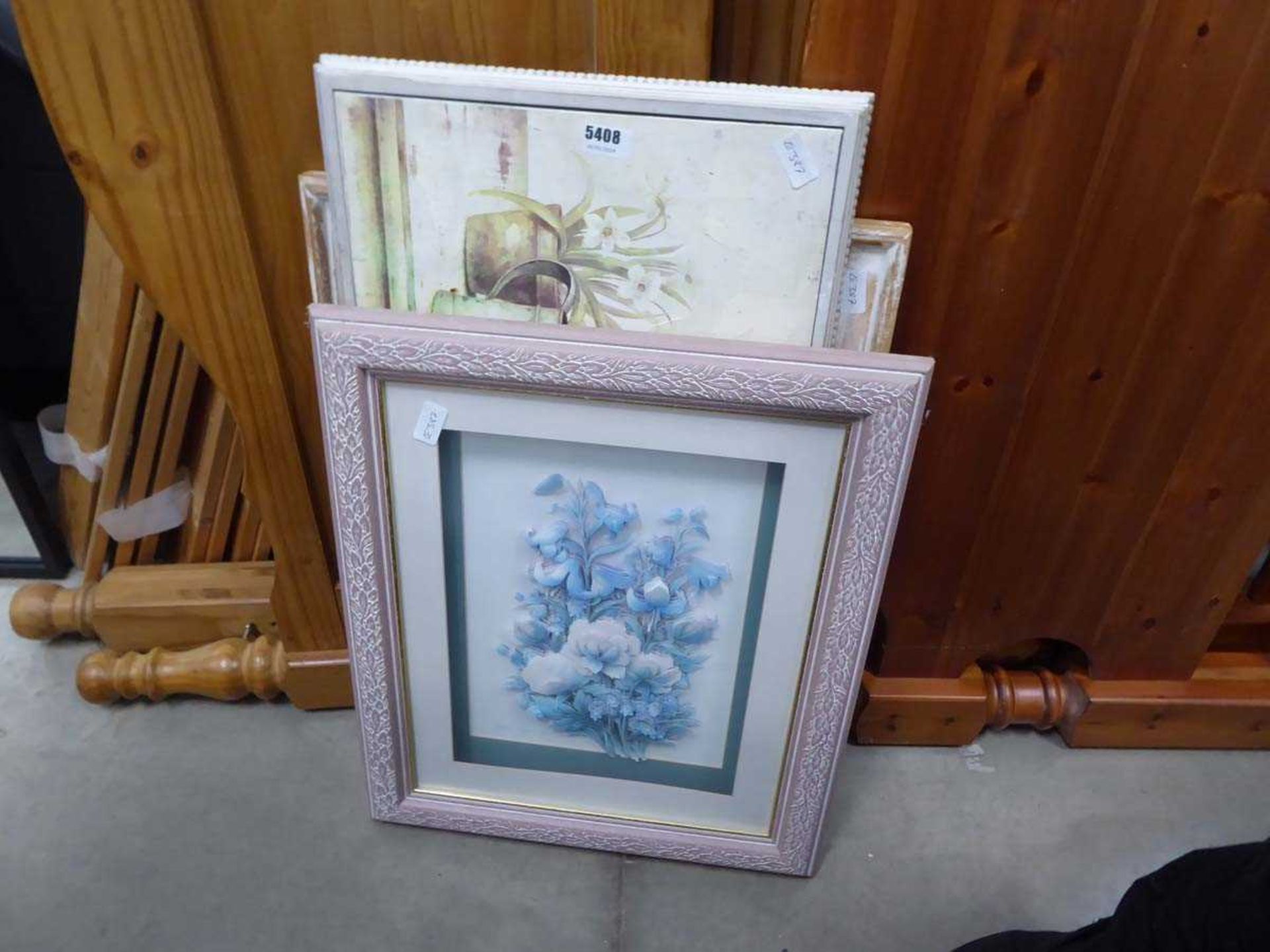 Quantity of pictures and a window effect frame