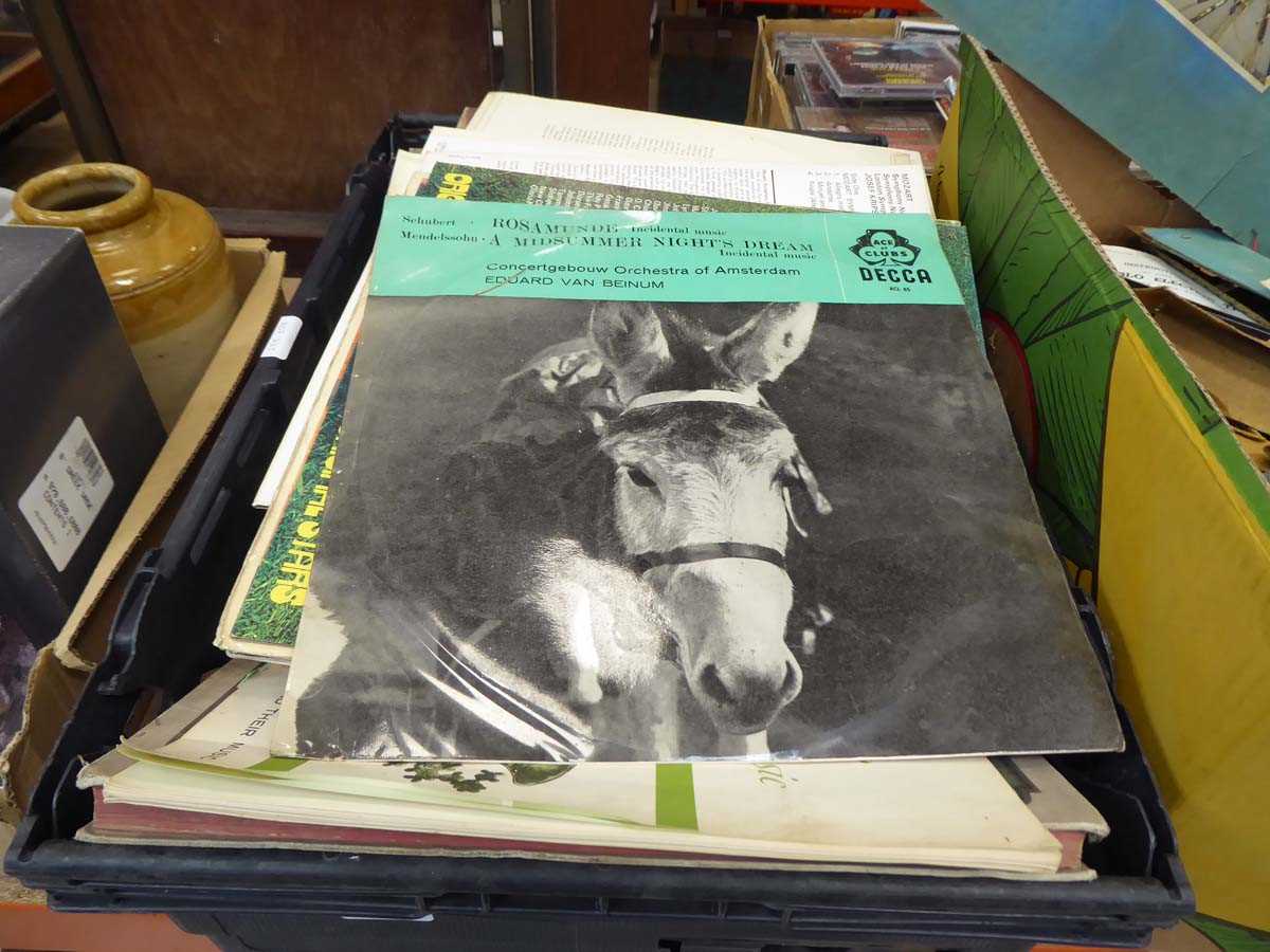 Box of mainly classical LPs