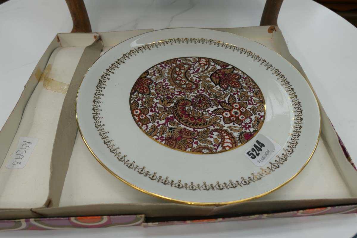 Collectable plate with royal decoration