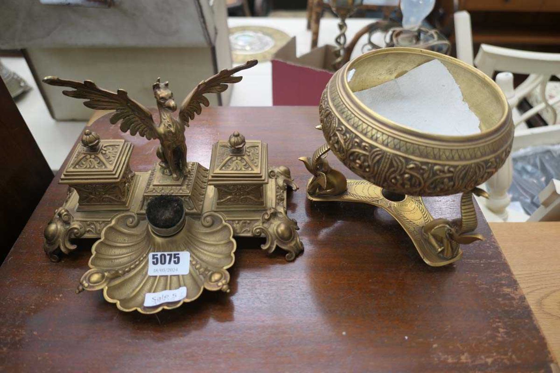 Desk tidy with phoenix and shell ashtray, with matching bowl on elephant stand