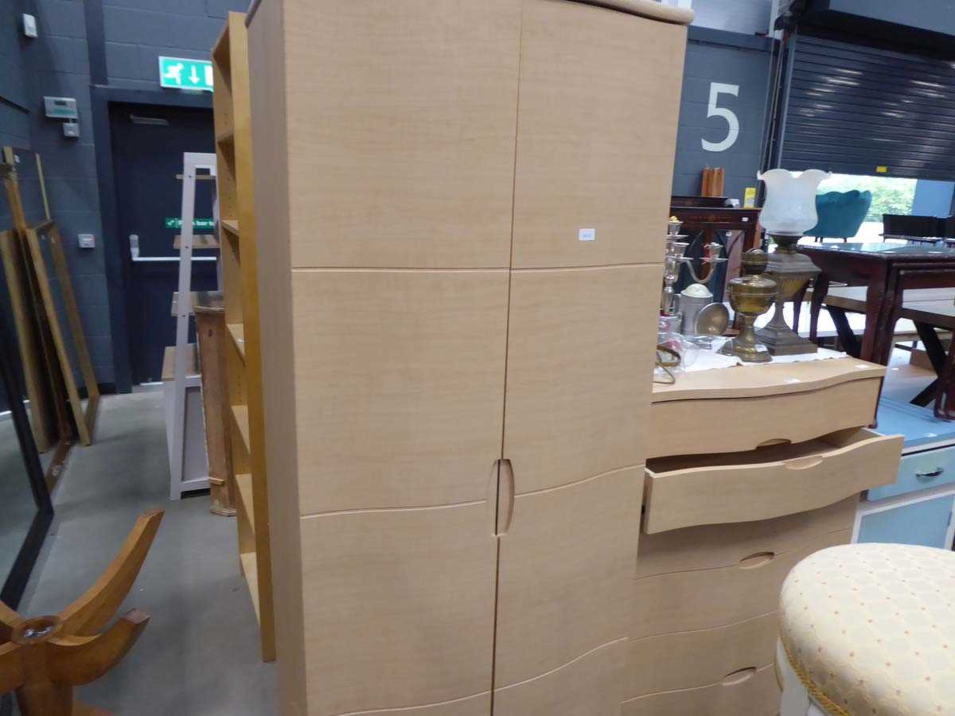 Contemporary design bow fronted chest of 6 drawers and matching wardrobe - Image 2 of 2