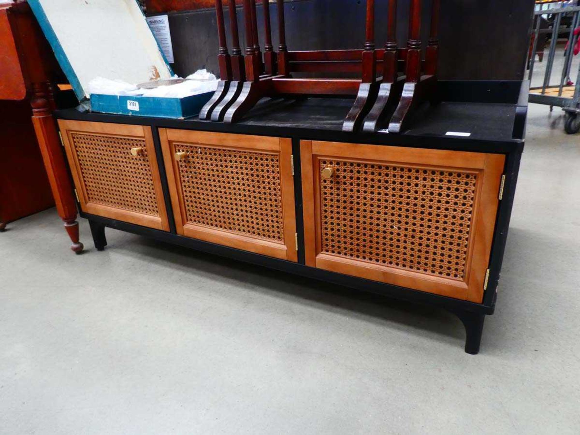 Contemporary sideboard with linenfold panels and a low slung entertainment unit with three wicker - Image 2 of 2