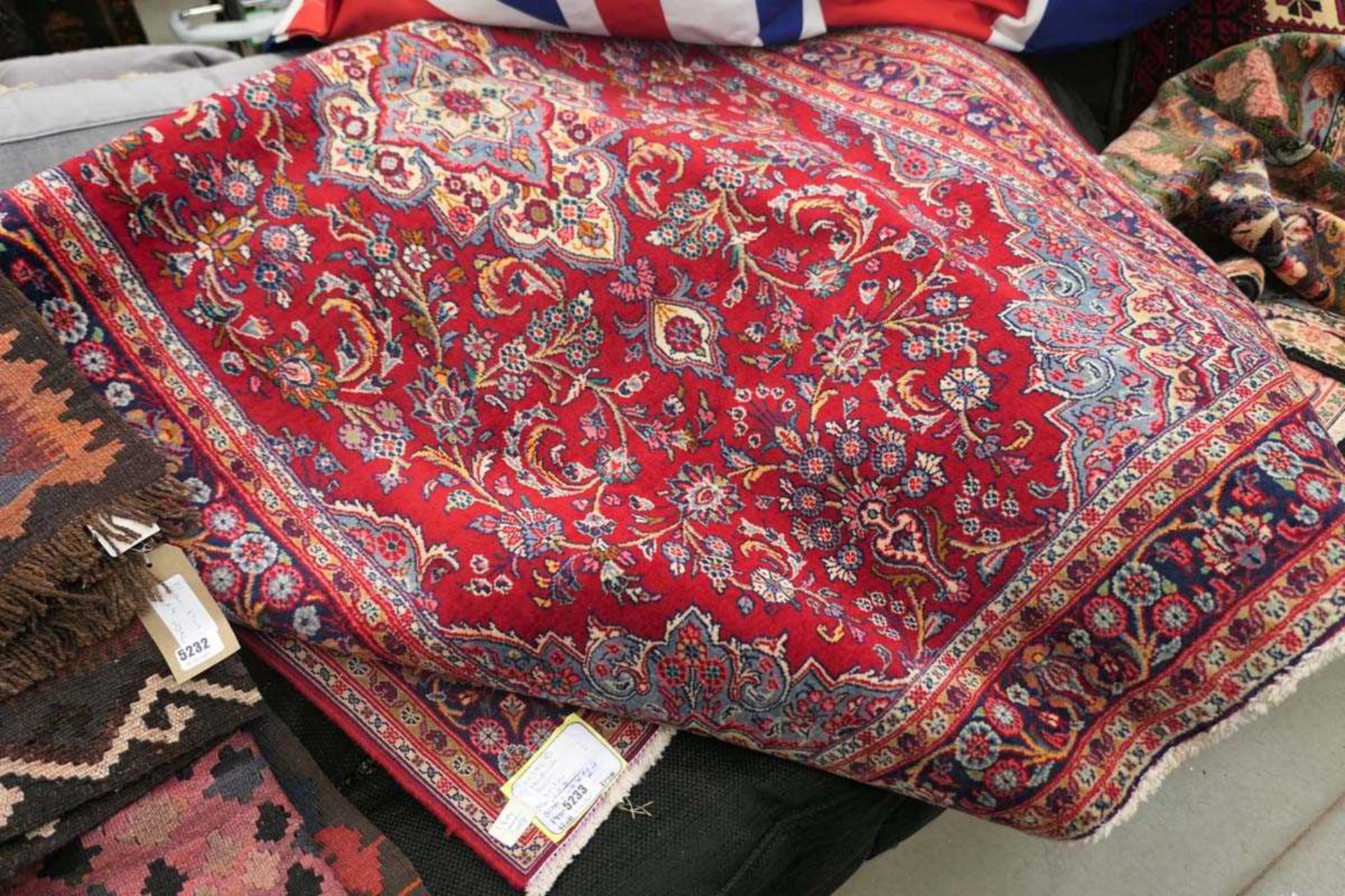 (c) Handmade fine Kashan carpet Approx. dimensions: 207 x 124cm