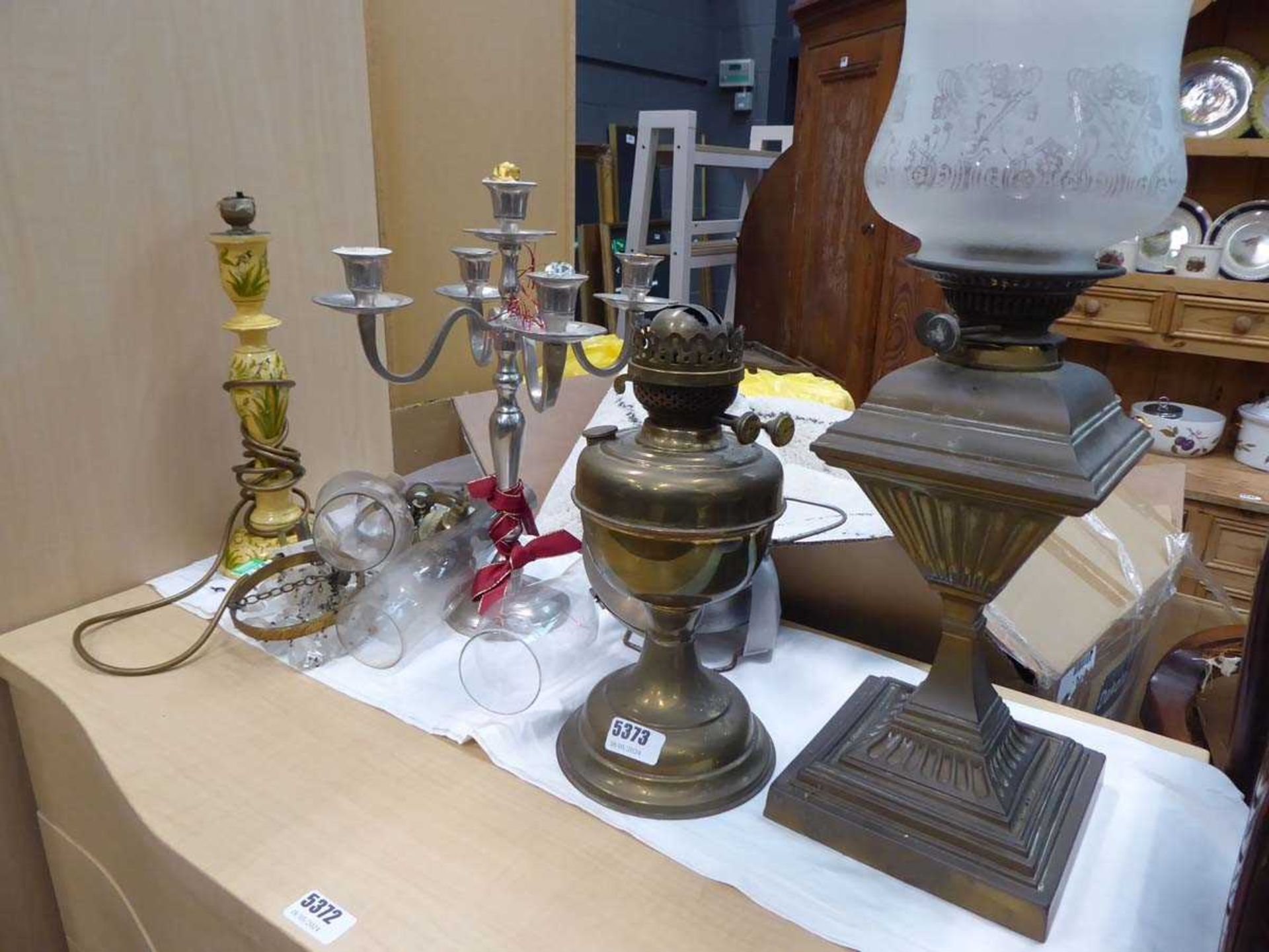 Quantity of lamps and oil lamps